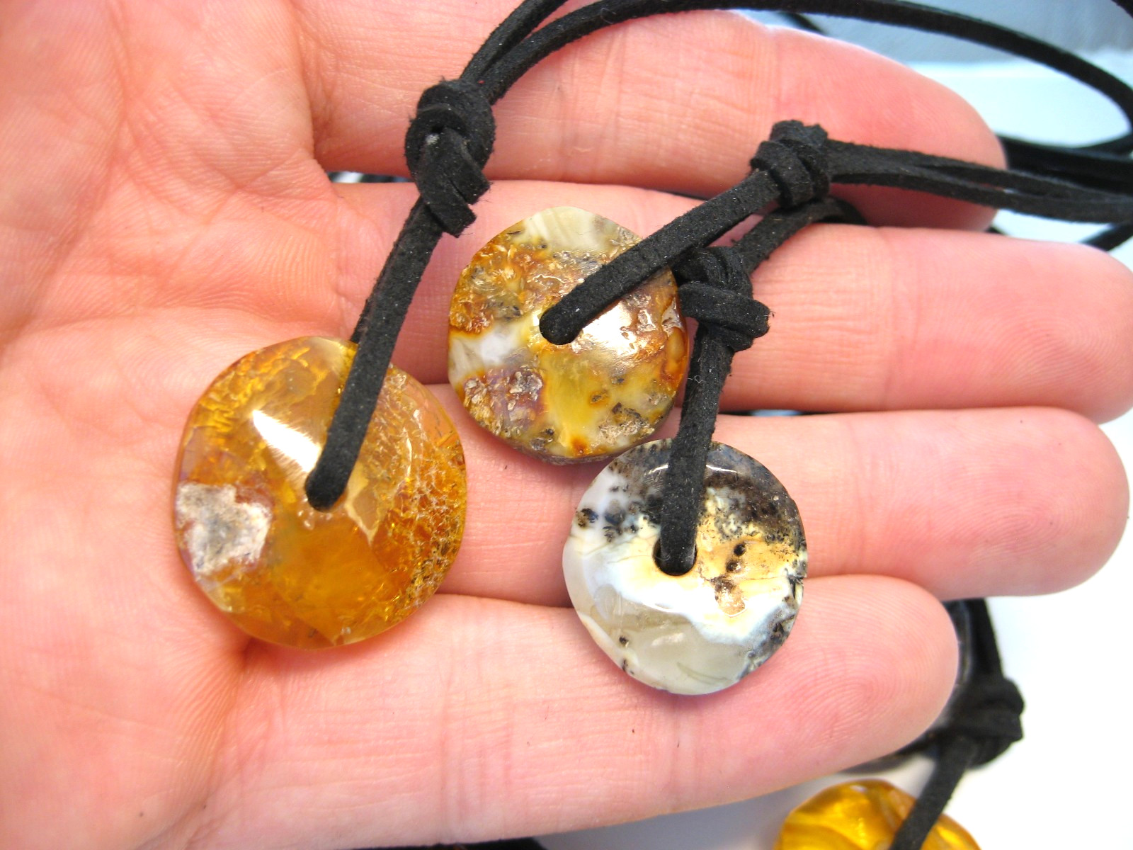10 items – Genuine Amber Baltic Amber Necklace/Pendant/Amulet !!!
