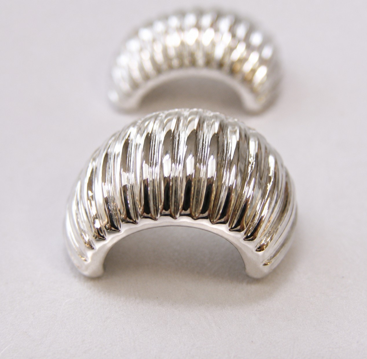 18K White Gold Plated Chunky Ribbed Half Hoop Earrings Hinged Latch Back Women