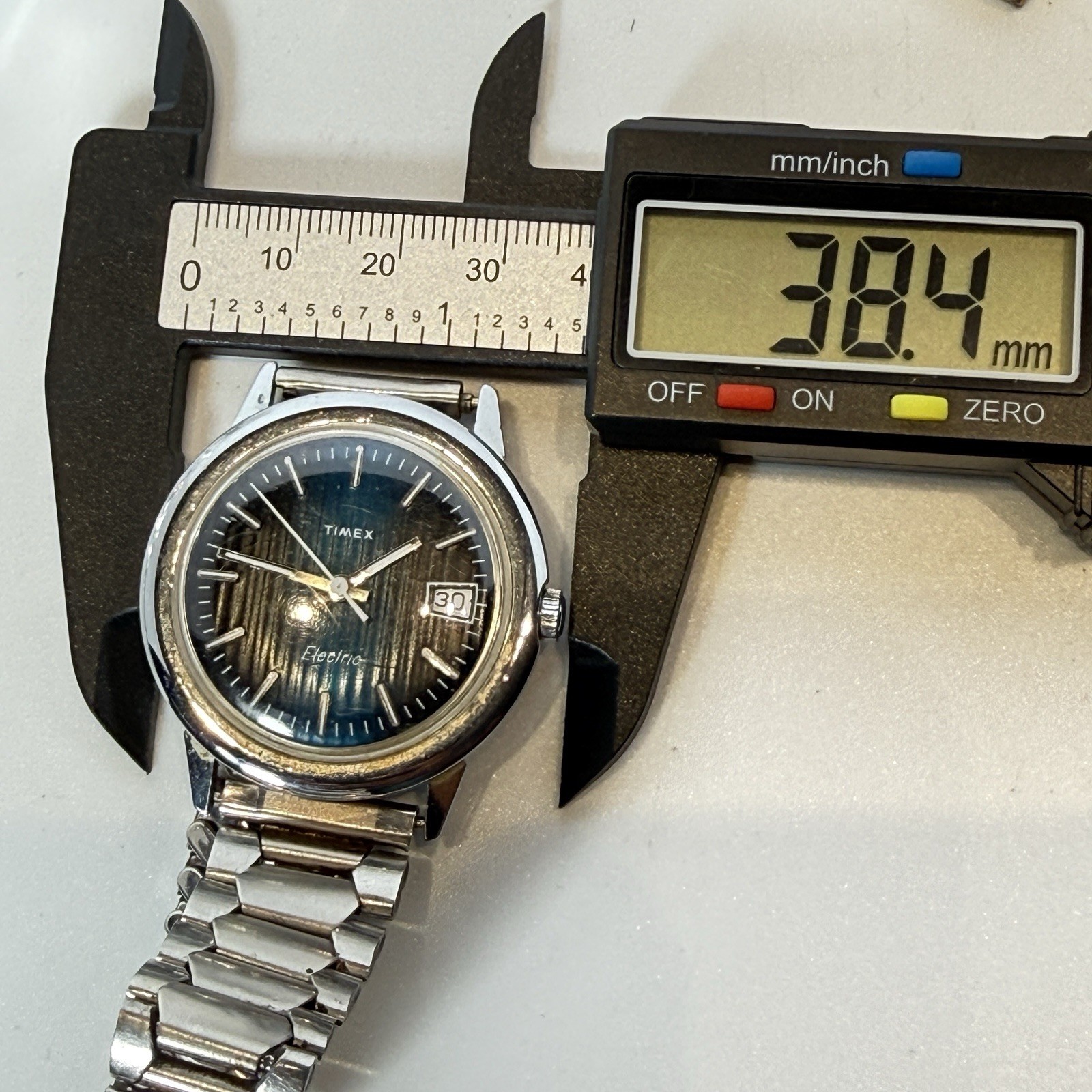 Vintage Timex Electric Blue Dial Day Silver tone 70s Mechanical Watch Runs