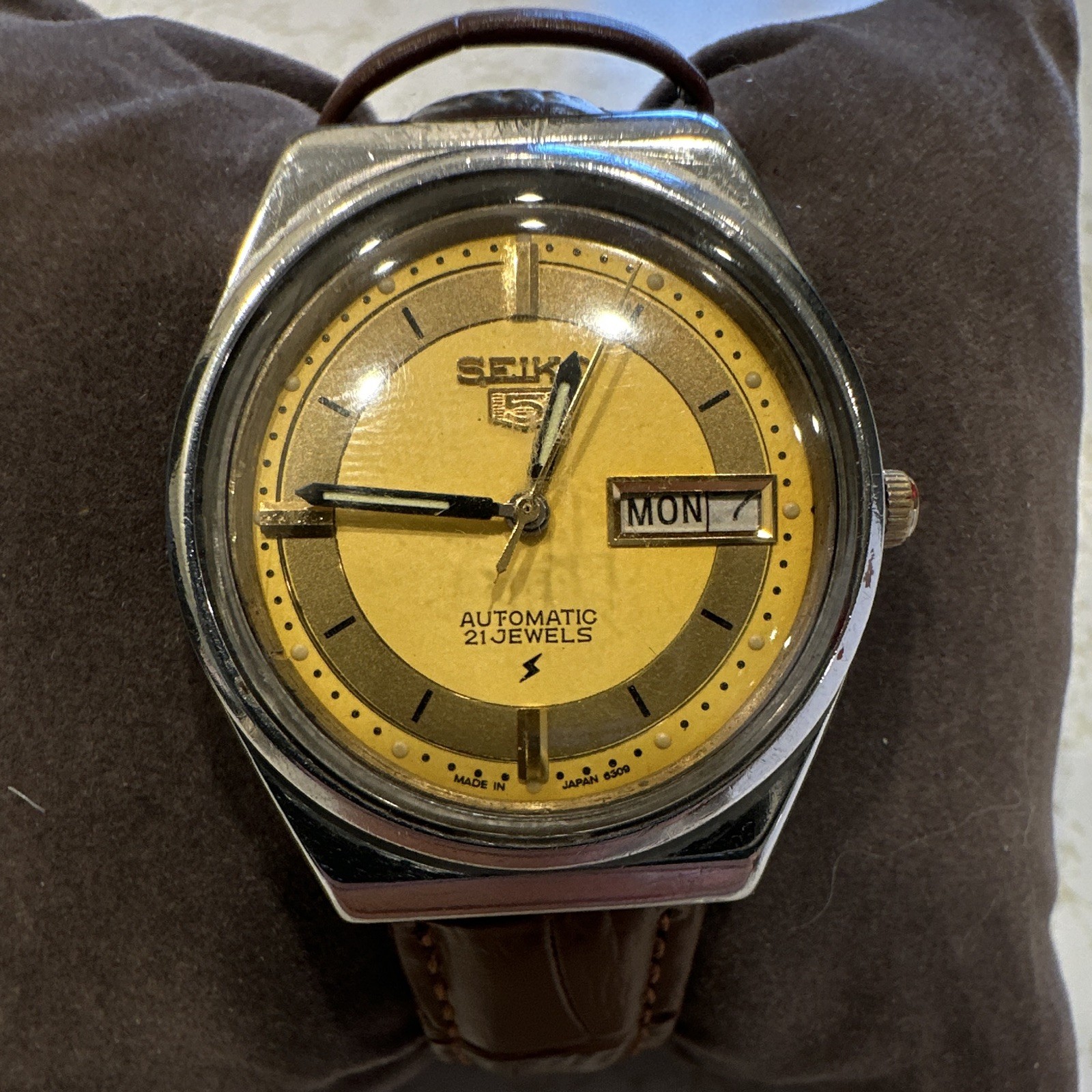 Seiko 5 Automatic 21 Jewels Day/Date Gold Dial Brown Leather 37mm Watch