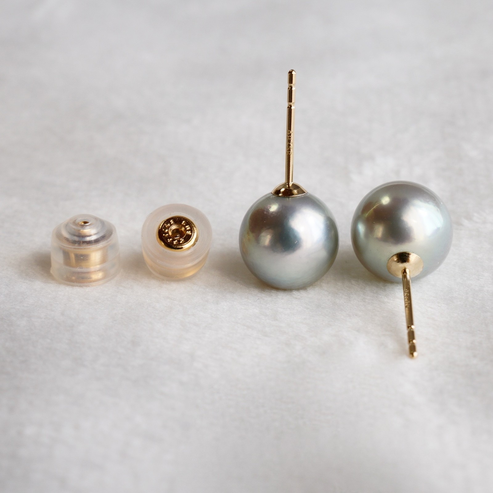 High Luster 8.7mm Round Pastel Green Japanese Akoya Pearl Stud Earrings 18K Gold