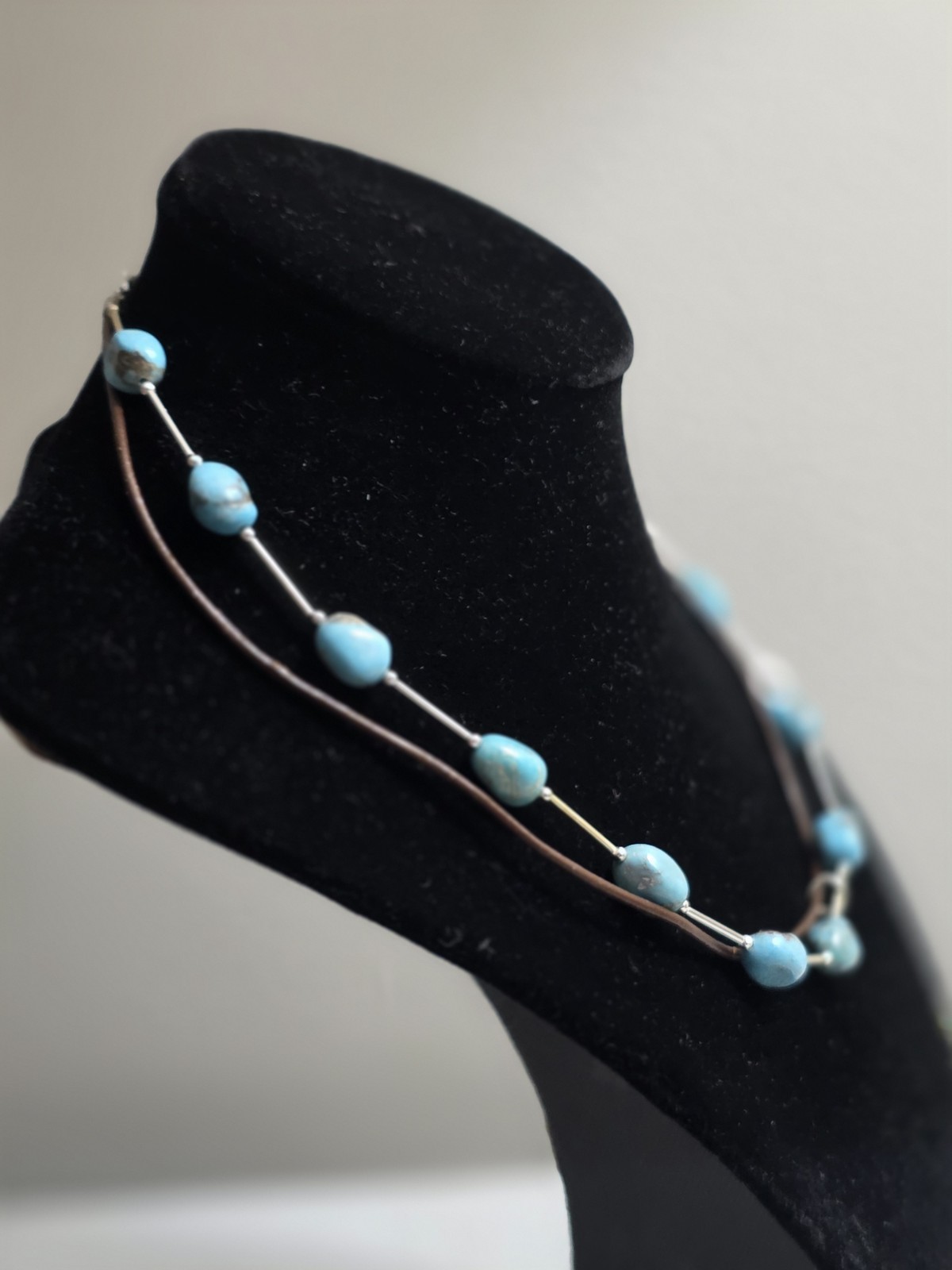 VINTAGE TURQUOISE LIQUID STERLING SILVER 925 NECKLACE Choker. Good Condition.