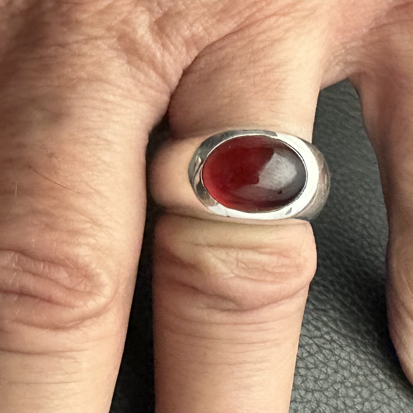 MJG STERLING SILVER MEN’S RING. 14 x 10mm OVAL NATURAL HESSONITE GARNET. SZ 10.