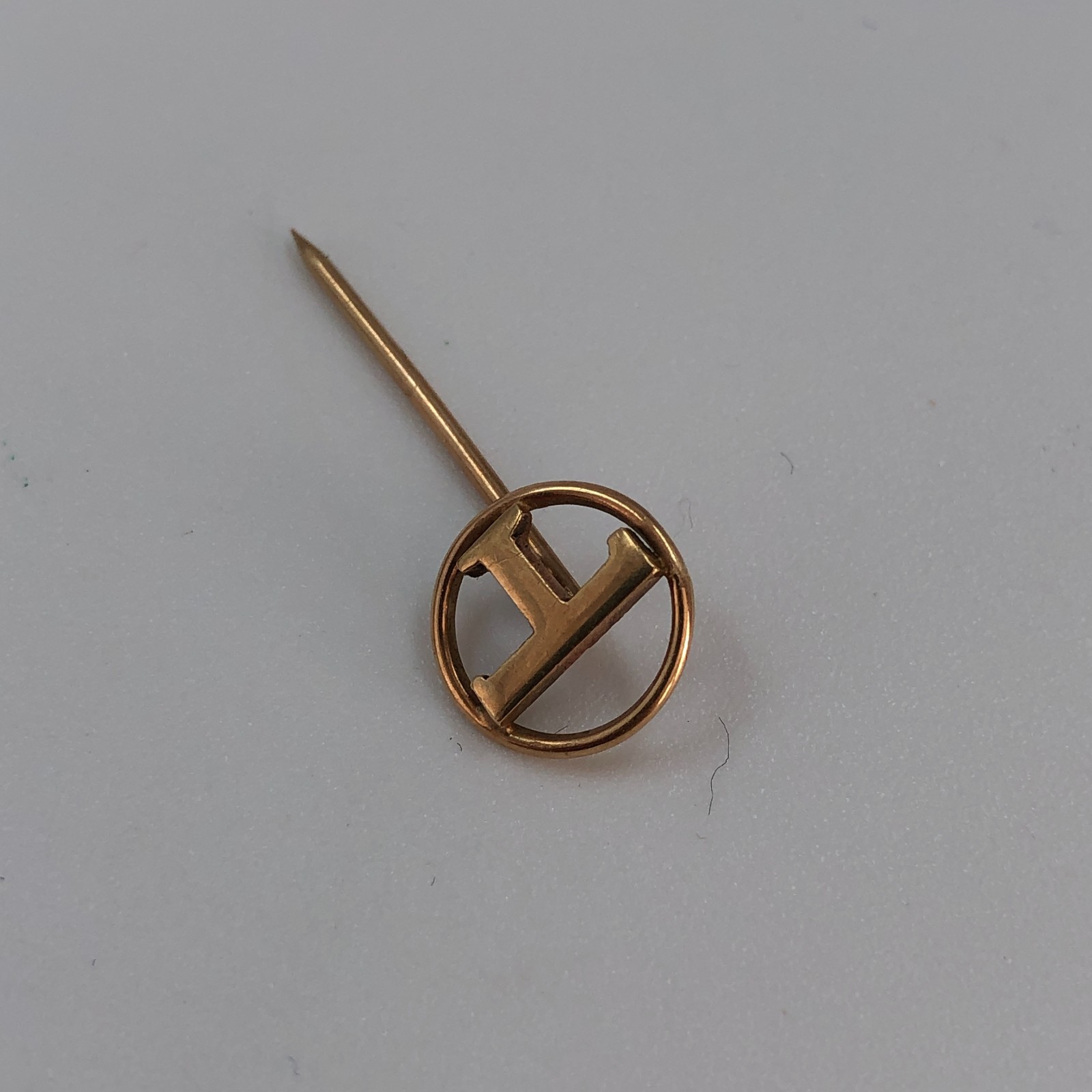 Vintage 9ct Gold ‘ T ‘ Initial Stick Pin – L 2.7cm x W 1cm – 0.73g
