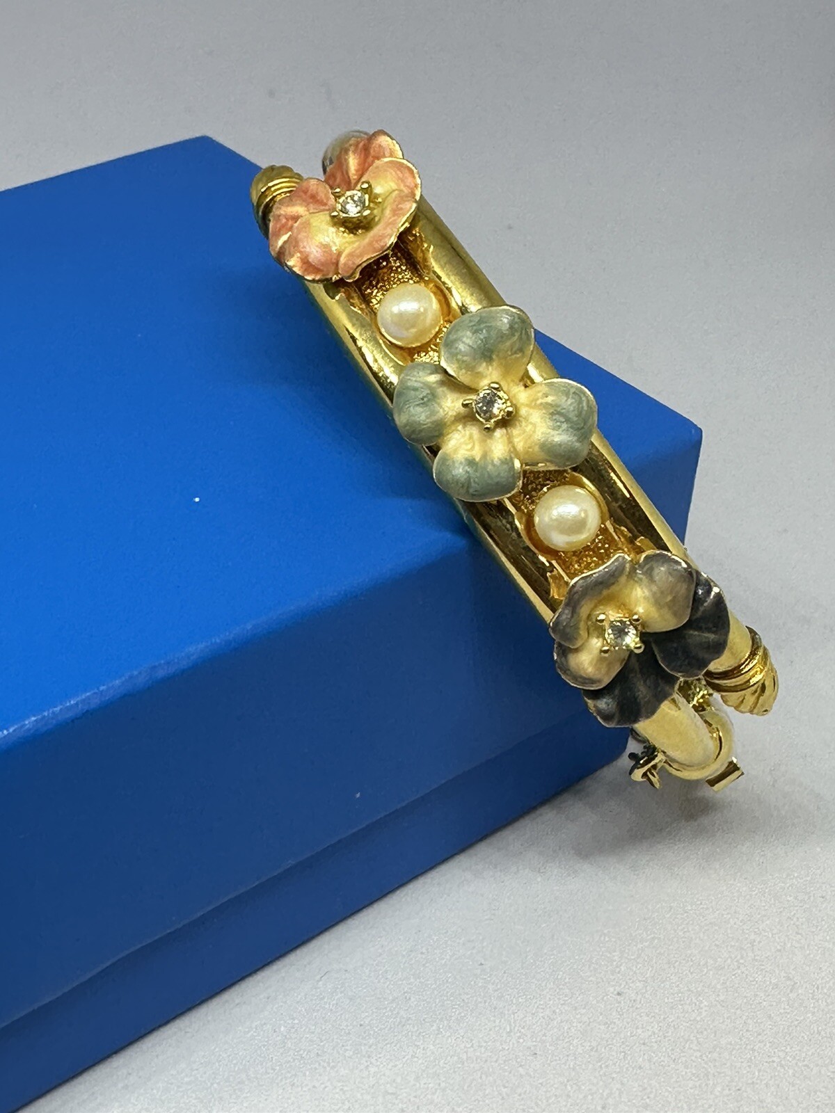 Vintage Joan Rivers Flower Bangle Bracelet Pearl Gold Tone With Safety Chain