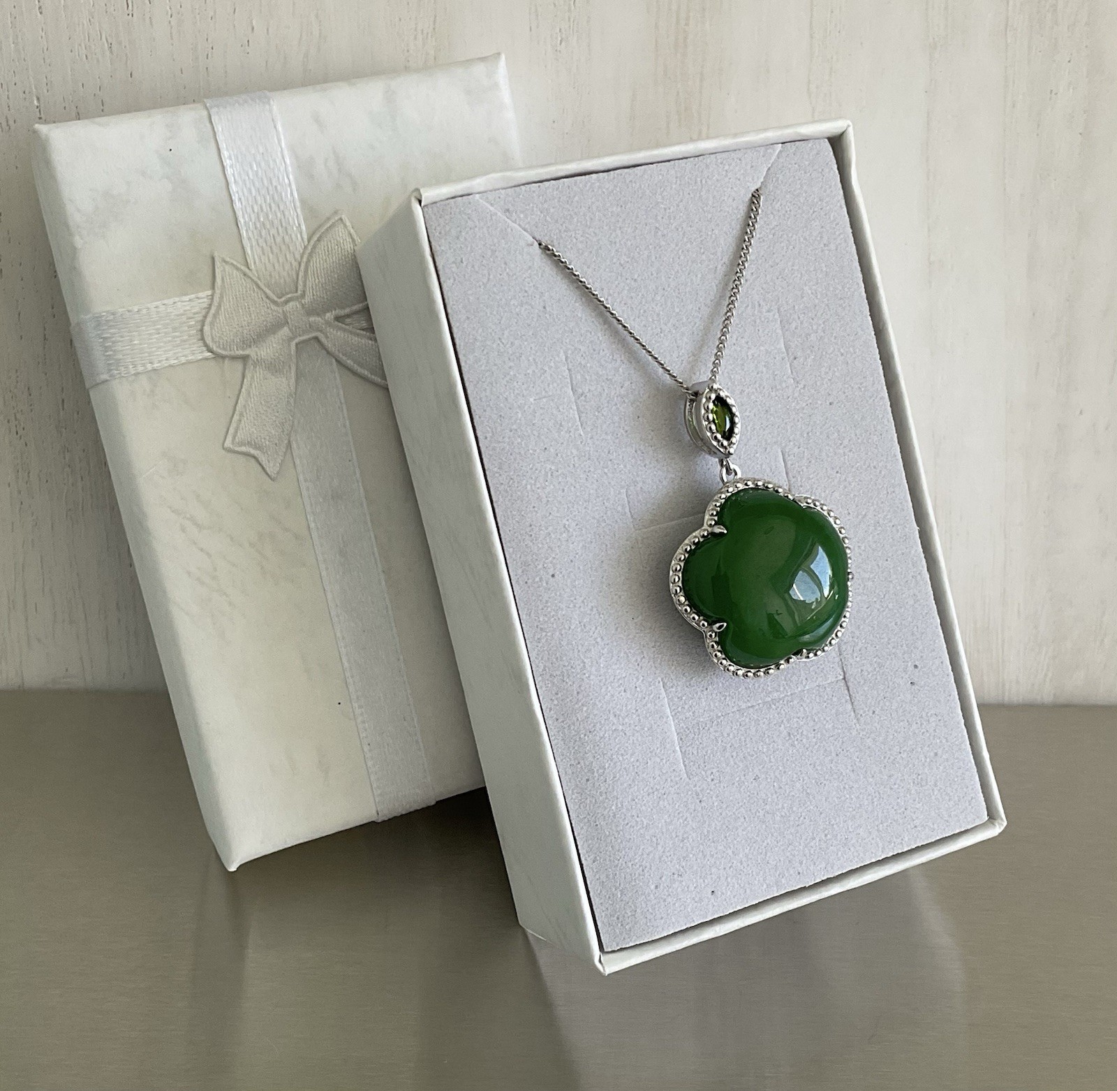Green Jade Chrome Diopside Floral Pendant Necklace 925 Sterling Silver 18″ Chain