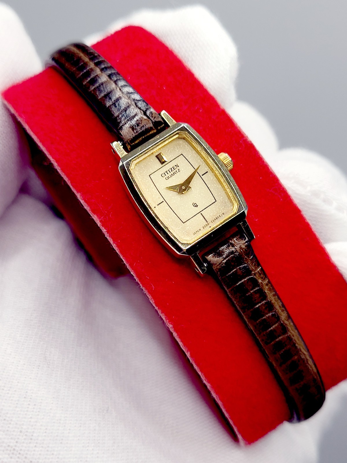 Ready To Wear [WORKS] 1983 Citizen Tank 13mm Japan Made Women’s Watch Quartz
