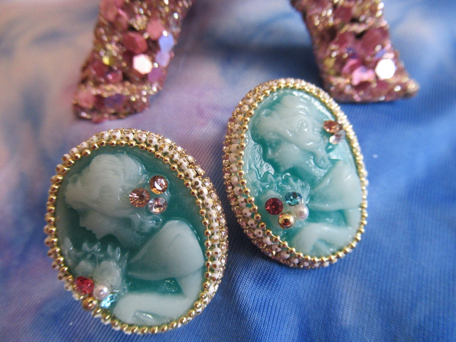 Cameo Medieval Style Blue Green Resin Rhinestone Resin Stud Earrings NEW