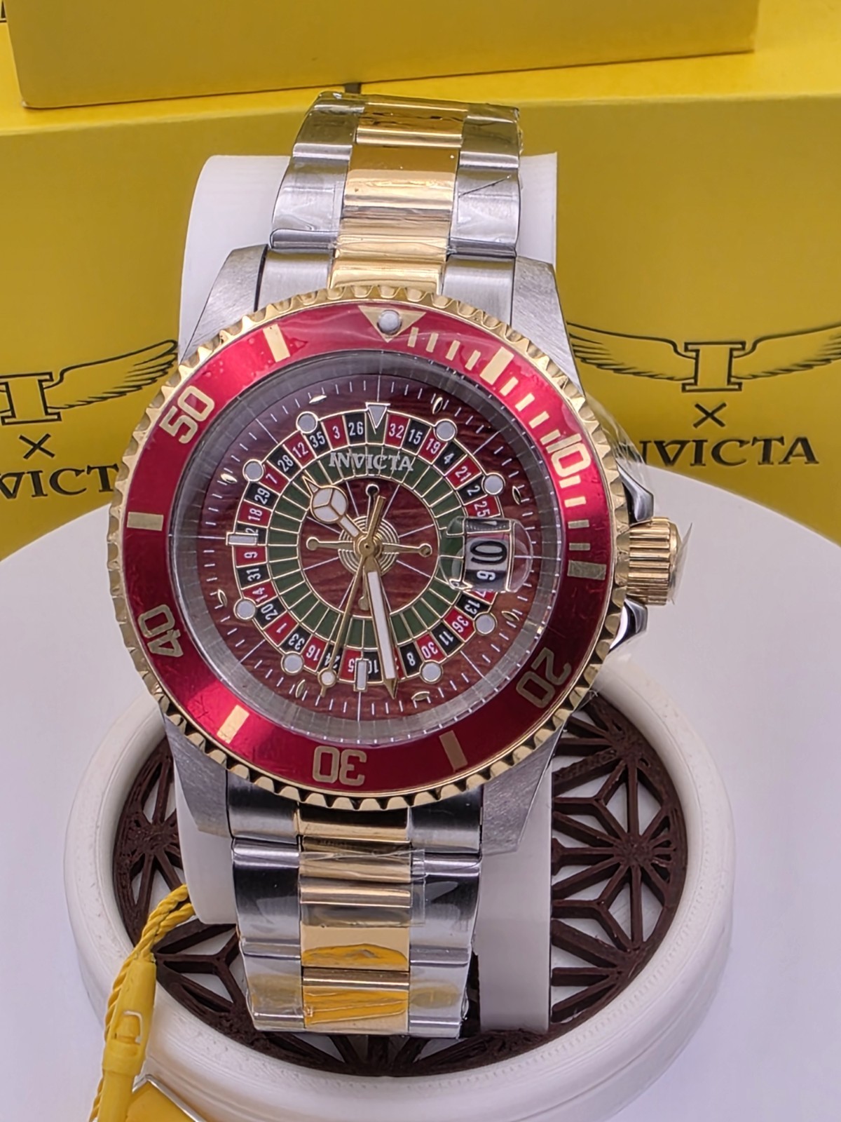 Invicta Pro Diver Roulette Casino Red Dial 40mm Two Tone Quartz Men’s Watch New