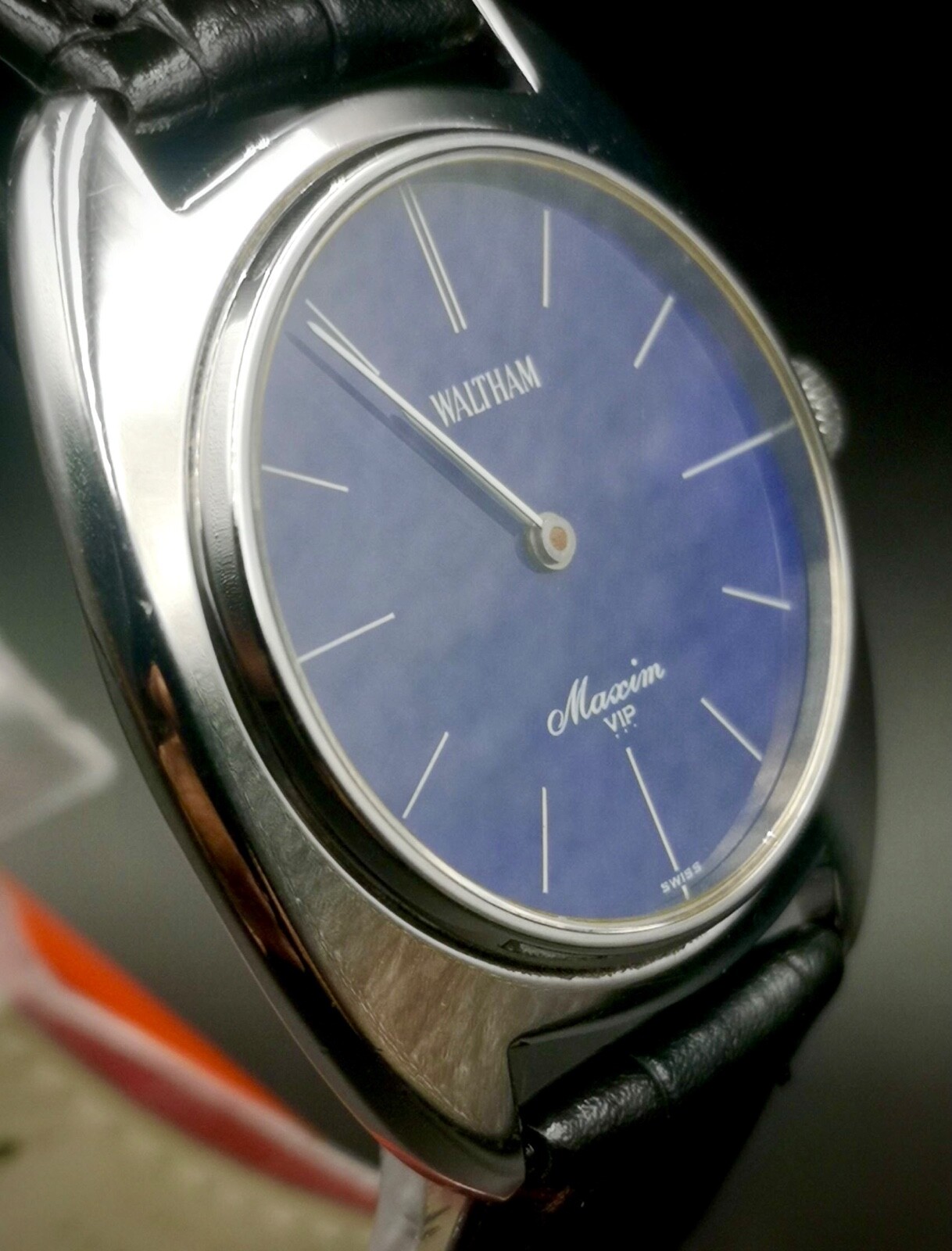 Vintage And Rare WALTHAM Maxim VIP Hand-Winding Unisex watch. 17 Jewels.