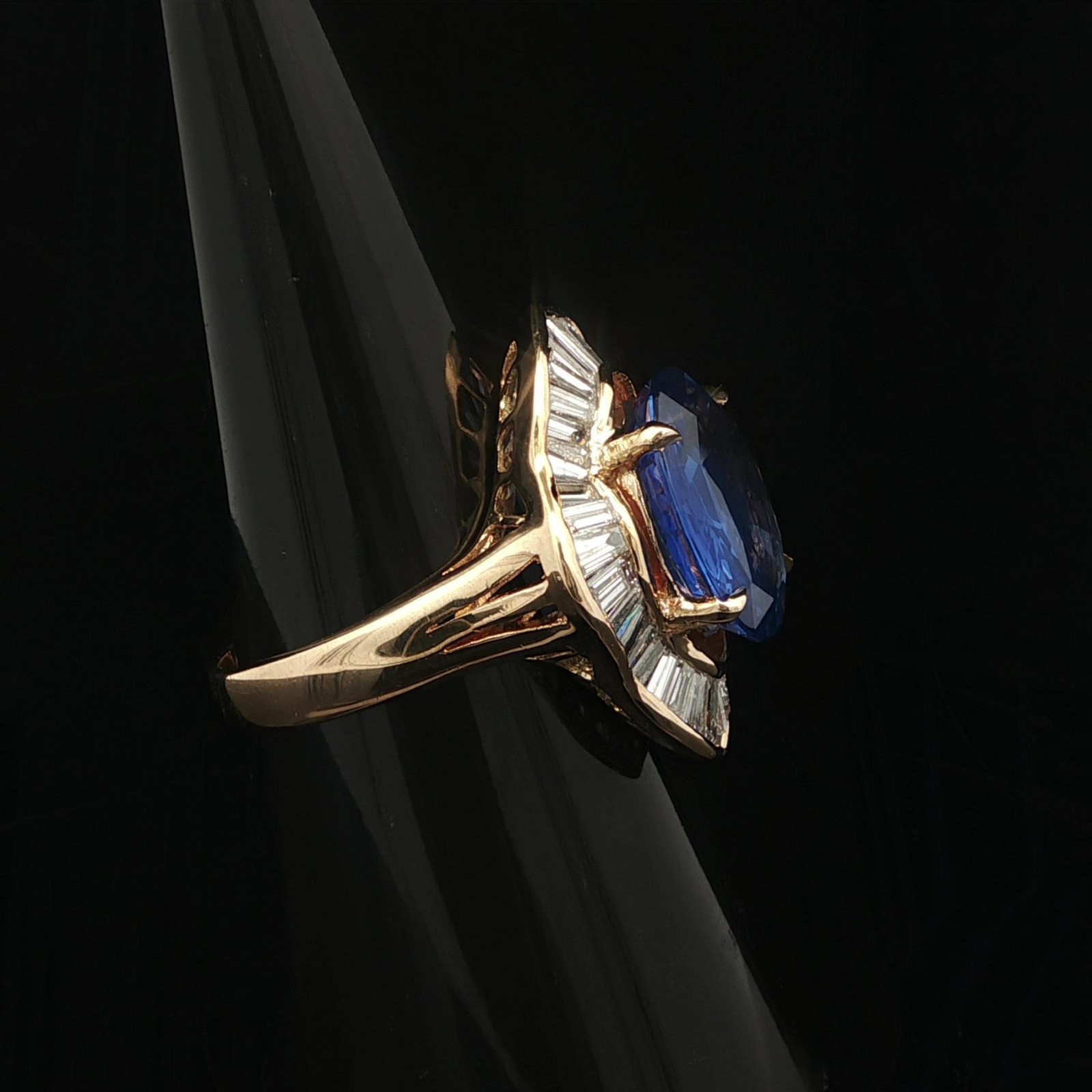 18k Yellow Gold 7.83ct GIA Large Oval Sapphire & Baguette Diamond Ballerina Ring