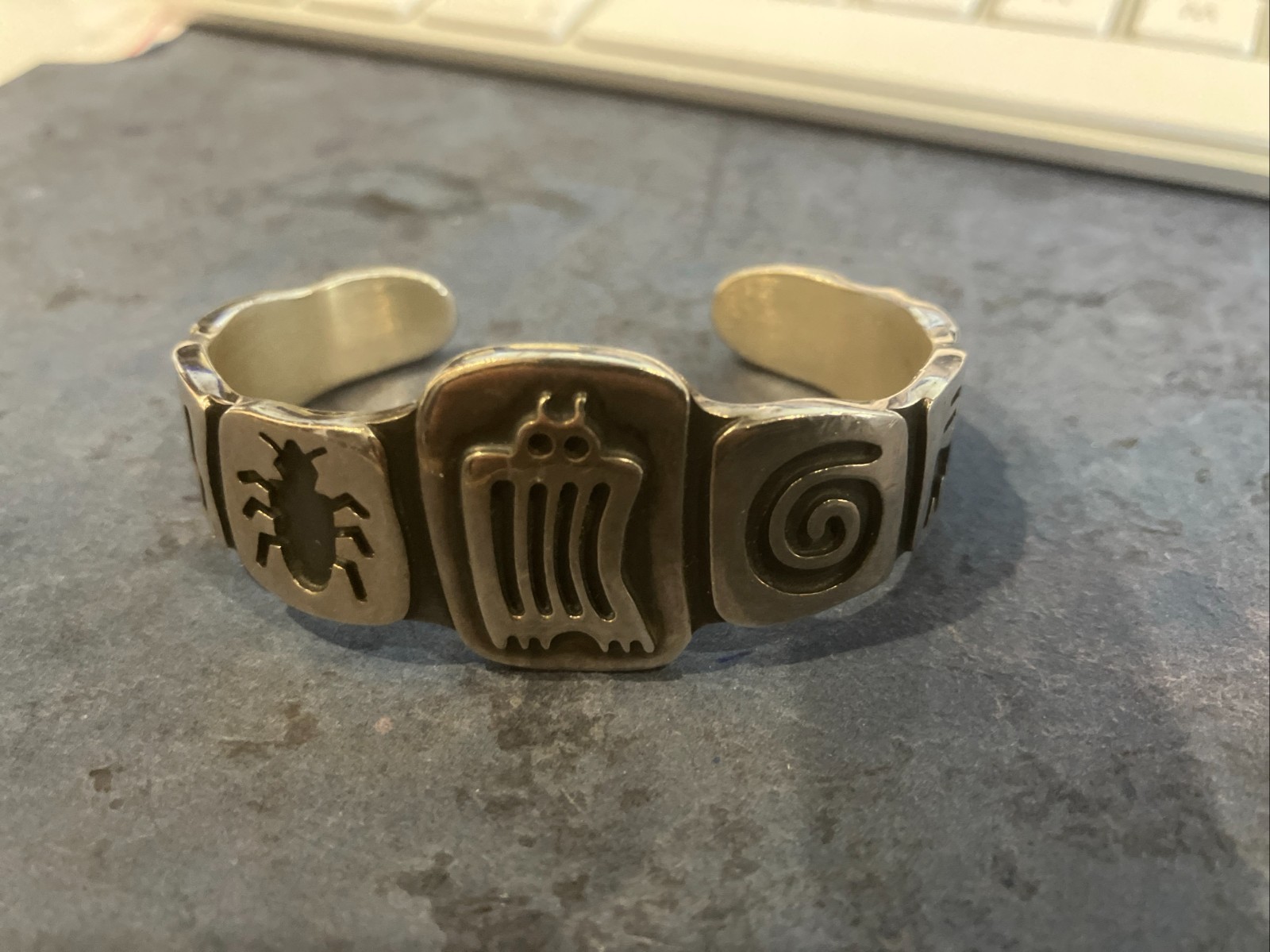 Small/Women’s Silver Cuff Bracelet Native American/Hopi 50 Grams NICE CONDITION