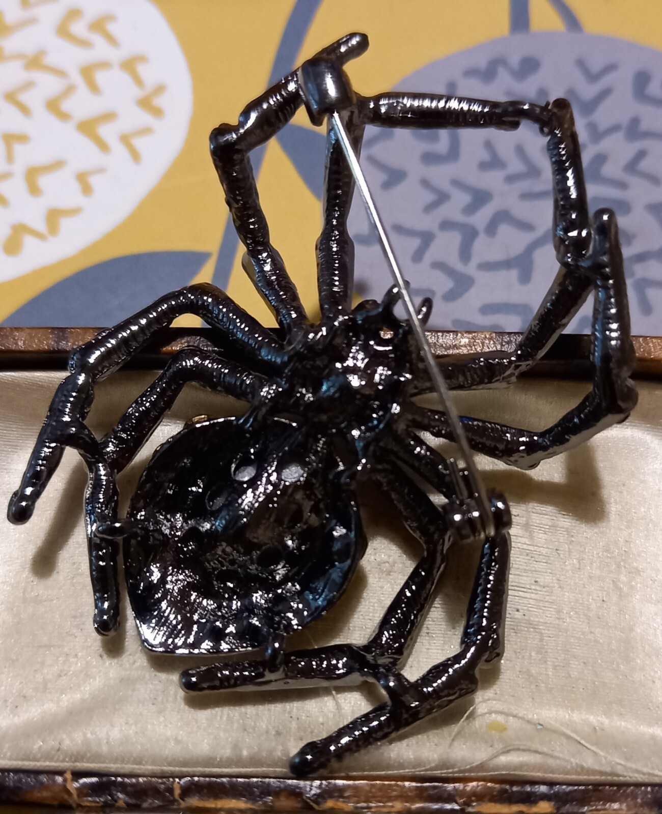 VINTAGE STYLE PURPLE ORANGE & BLACK SPIDER BROOCH VERY SPARKLY LOVELY HALLOWEEN