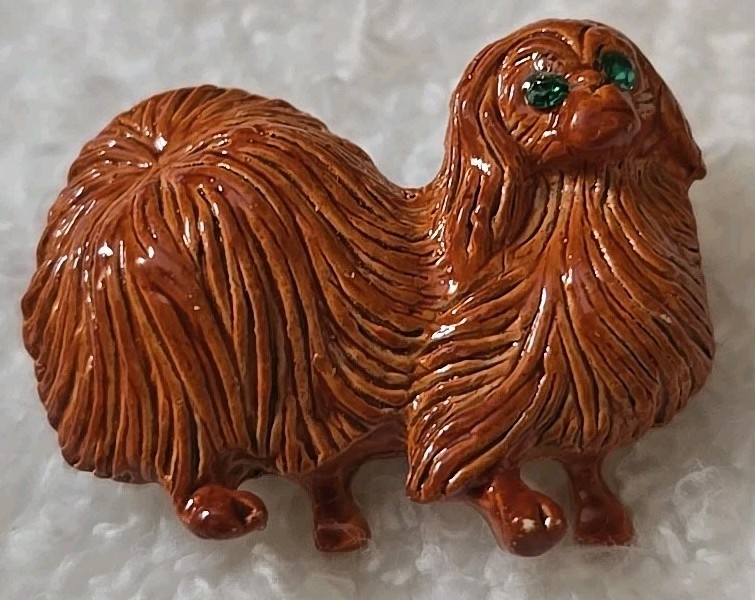 Vintage Gerry’s Brown Enamel Pekingese Dog Brooch Pin Rhinestone Eyes (PINS1A1)