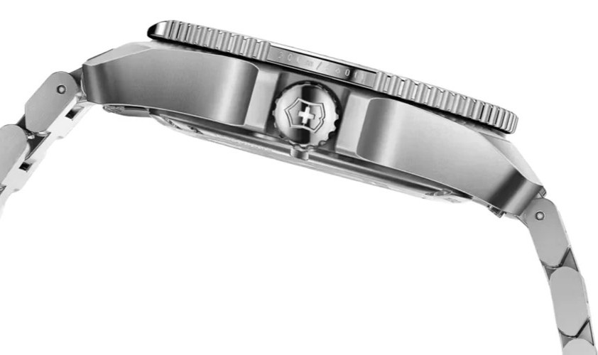 Victorinox Journey 1884 Men’s Quartz Watch 241978 Blue Date Dial Steel 43mm 200M