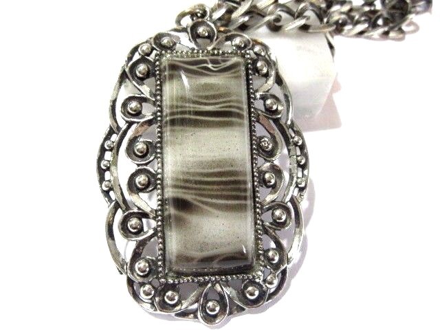 LUCITE BLACK GRAY/WHITE RECTANGLE DESIGN SILVER TONE PENDANT NECKLACE FANCY