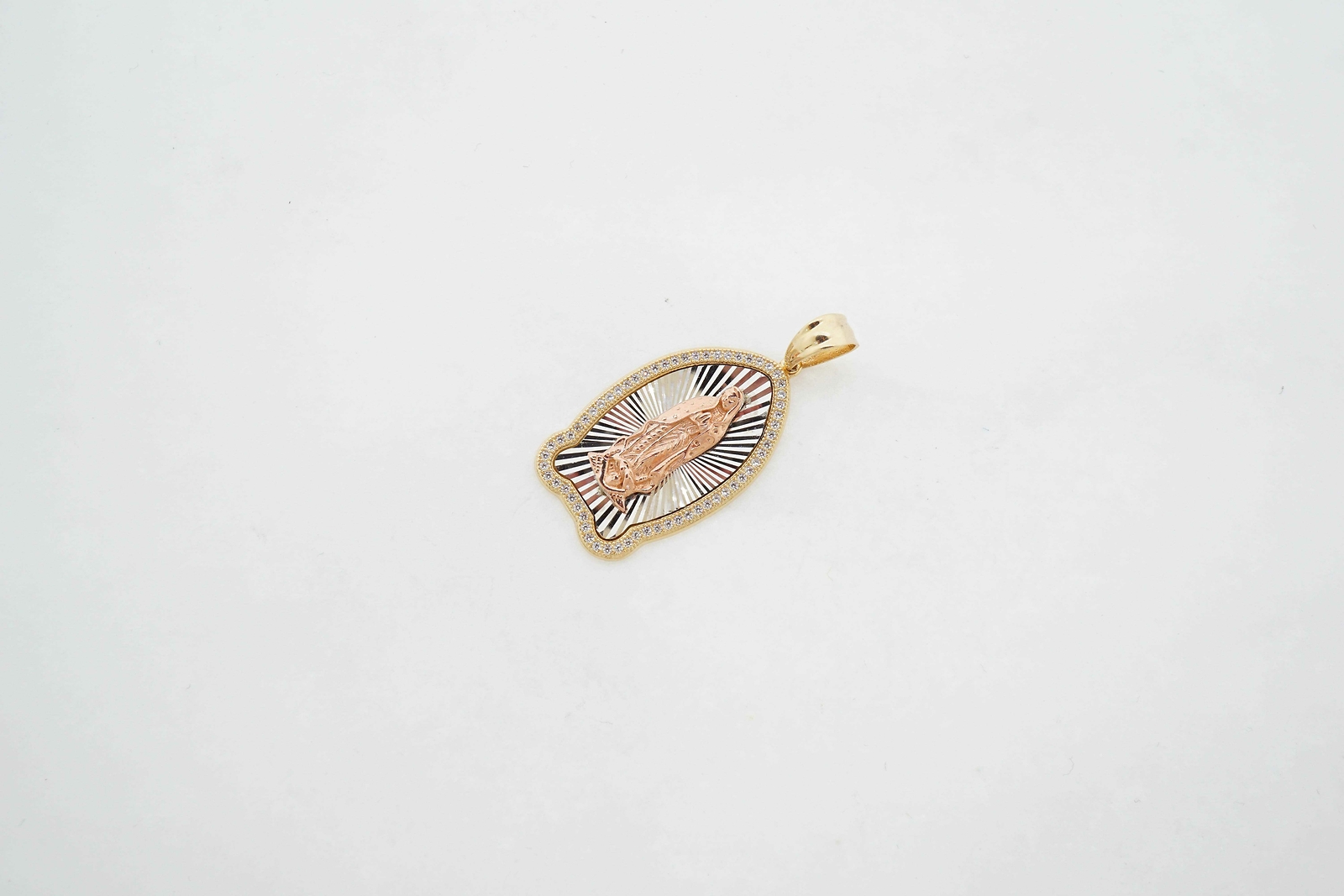 14k Multi-Tone Gold Men’s Pendant Charm Estate Sale White 1.49 4.10g