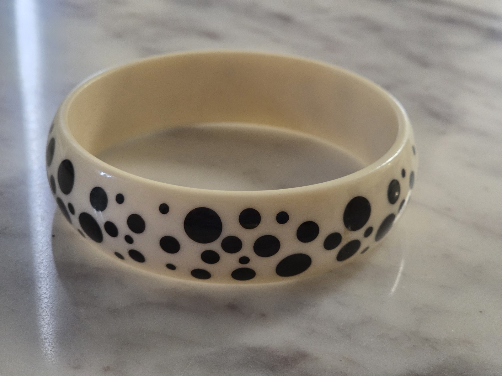 VTG LOT 4 BRACELETS GEOMETRIC BLACK & WHITE AVON POLKA DOT CREAM BROWN CLAMPER