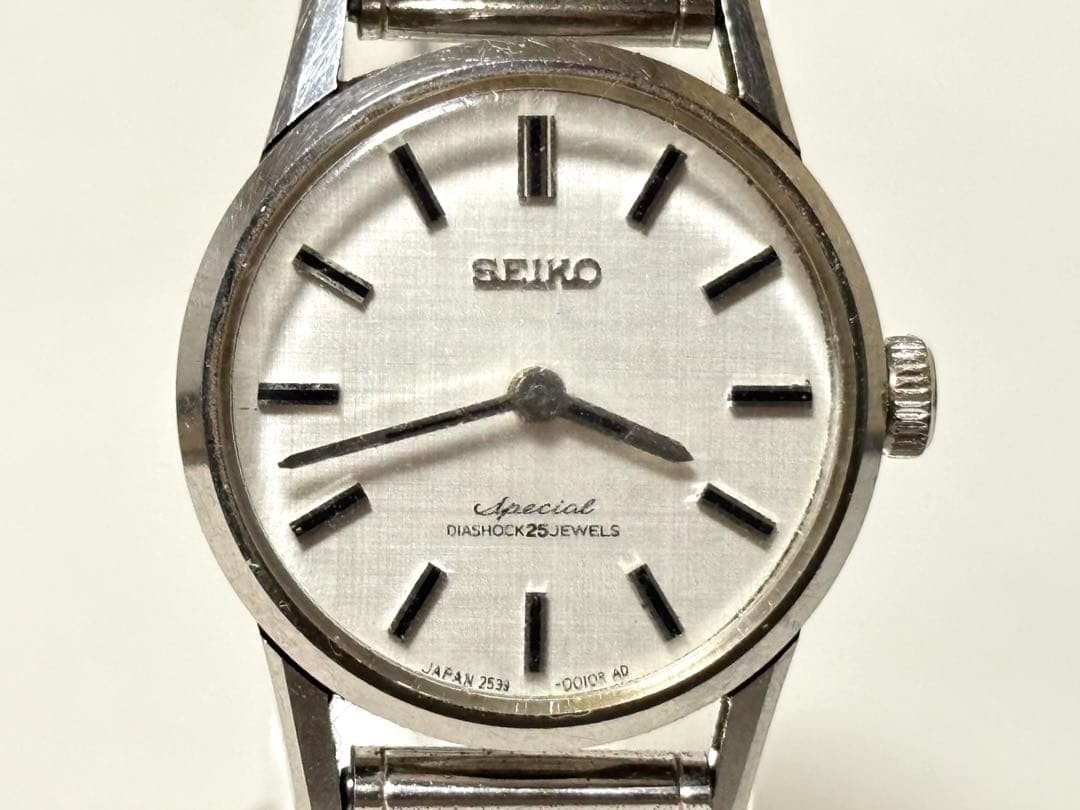 SEIKO Special 25 Jewels Manual Winding Ladies’ Watch with Medallion