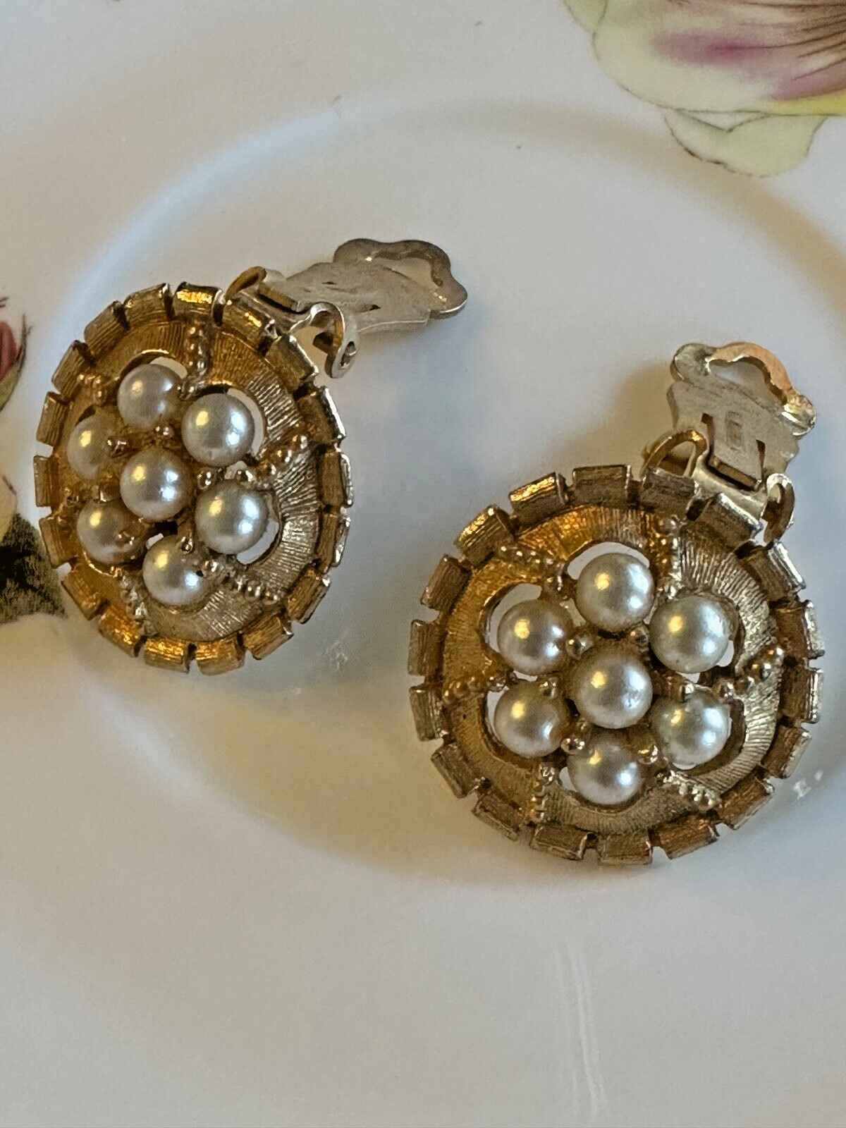 Vtg Kramer? Faux Pearl Gold Tone Clip On Earrings Cluster Stud Mid-20th Century