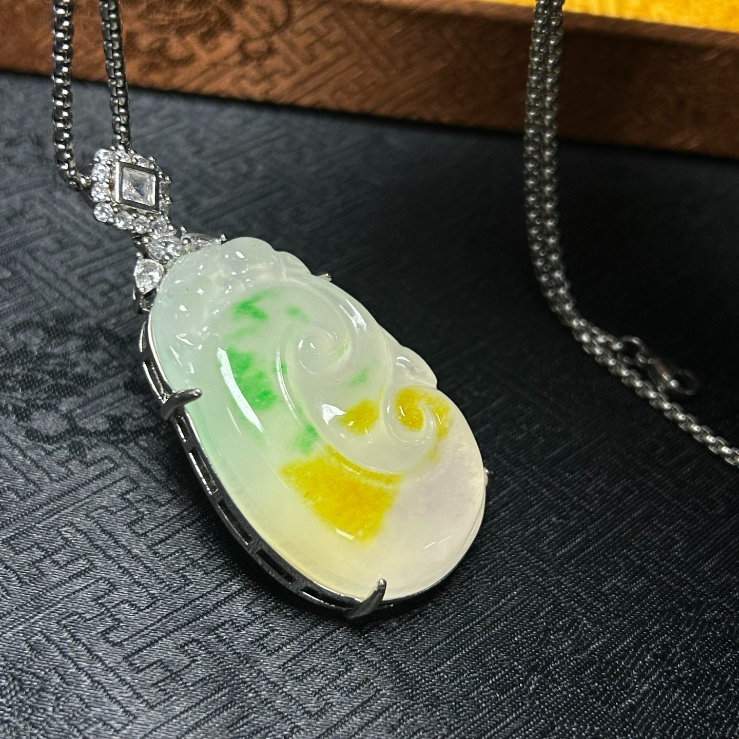 Nature inlay ice white Burmese Jade Jadeite Carved Ruyi lucky Pendant&Necklaces