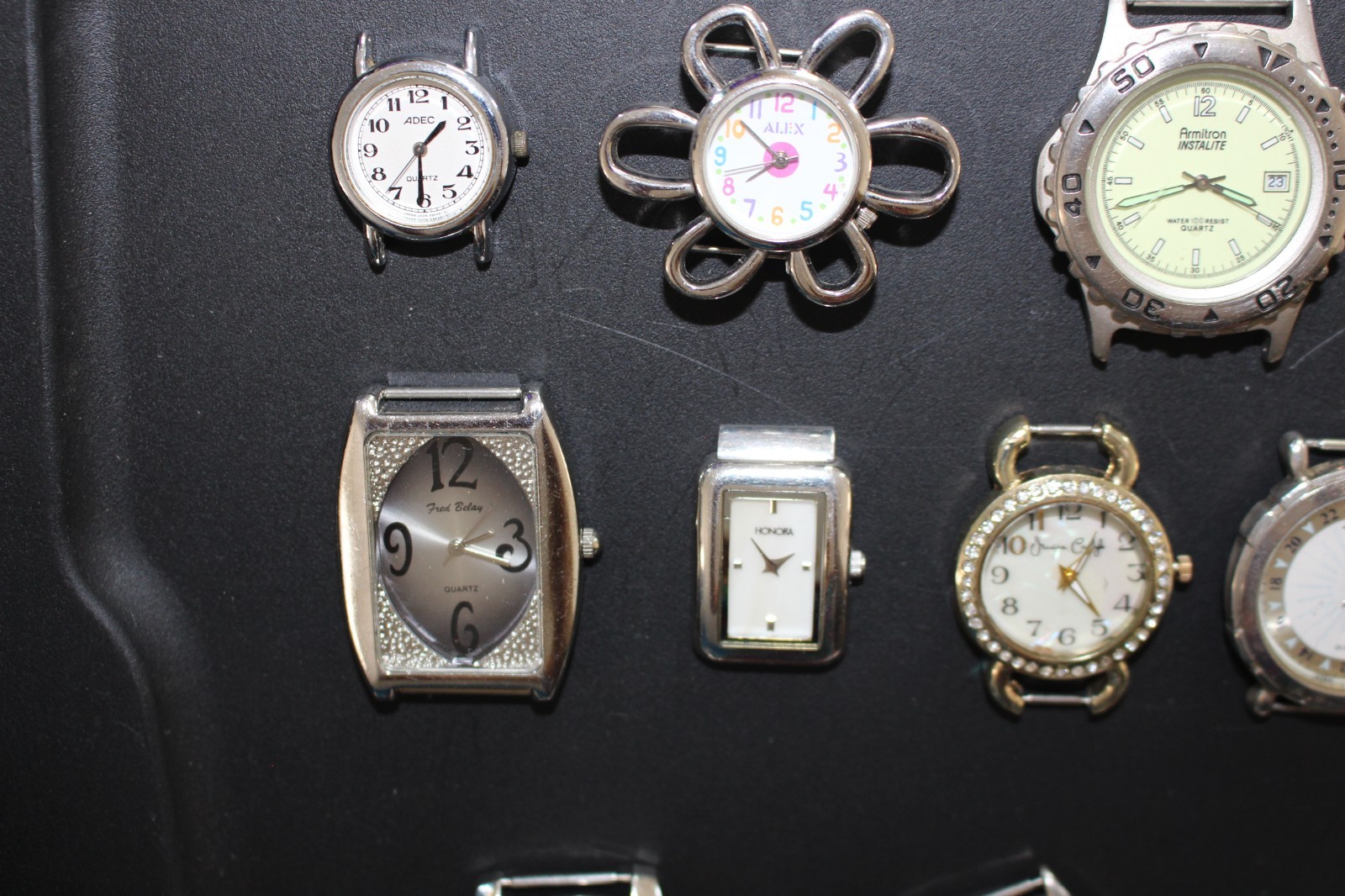 LOT OF 33 VINTAGE MALE AND FEMALE WATCHES