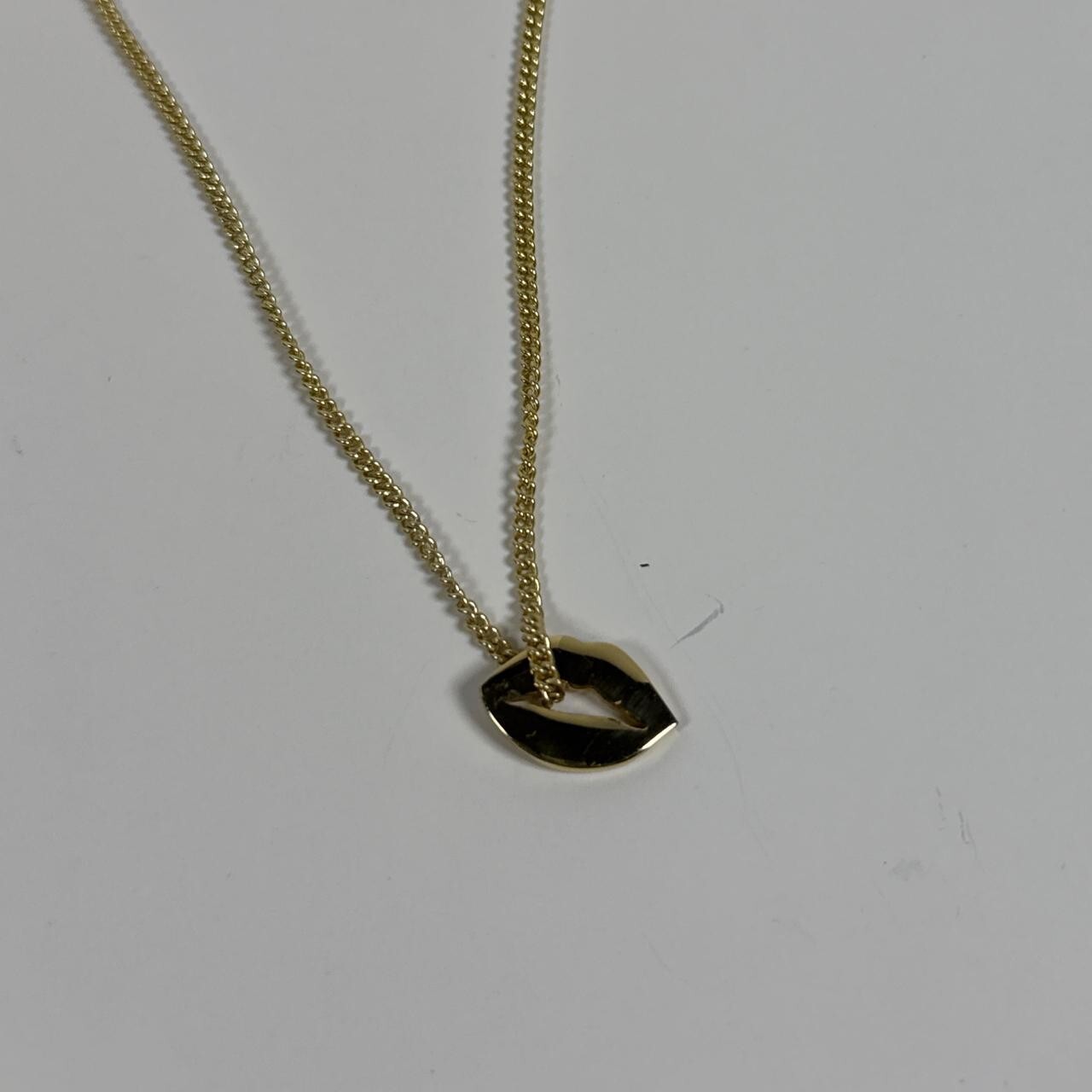 NWT AllSaints Lips Pendant Necklace Length 17″ w 2″ Extender