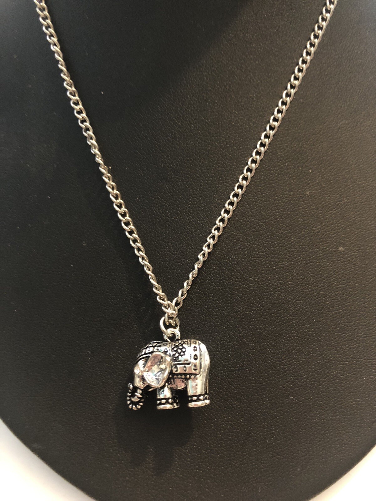 Contemporary Silver Toned Chain Necklace Elephant Pendant Fashion Jewelry