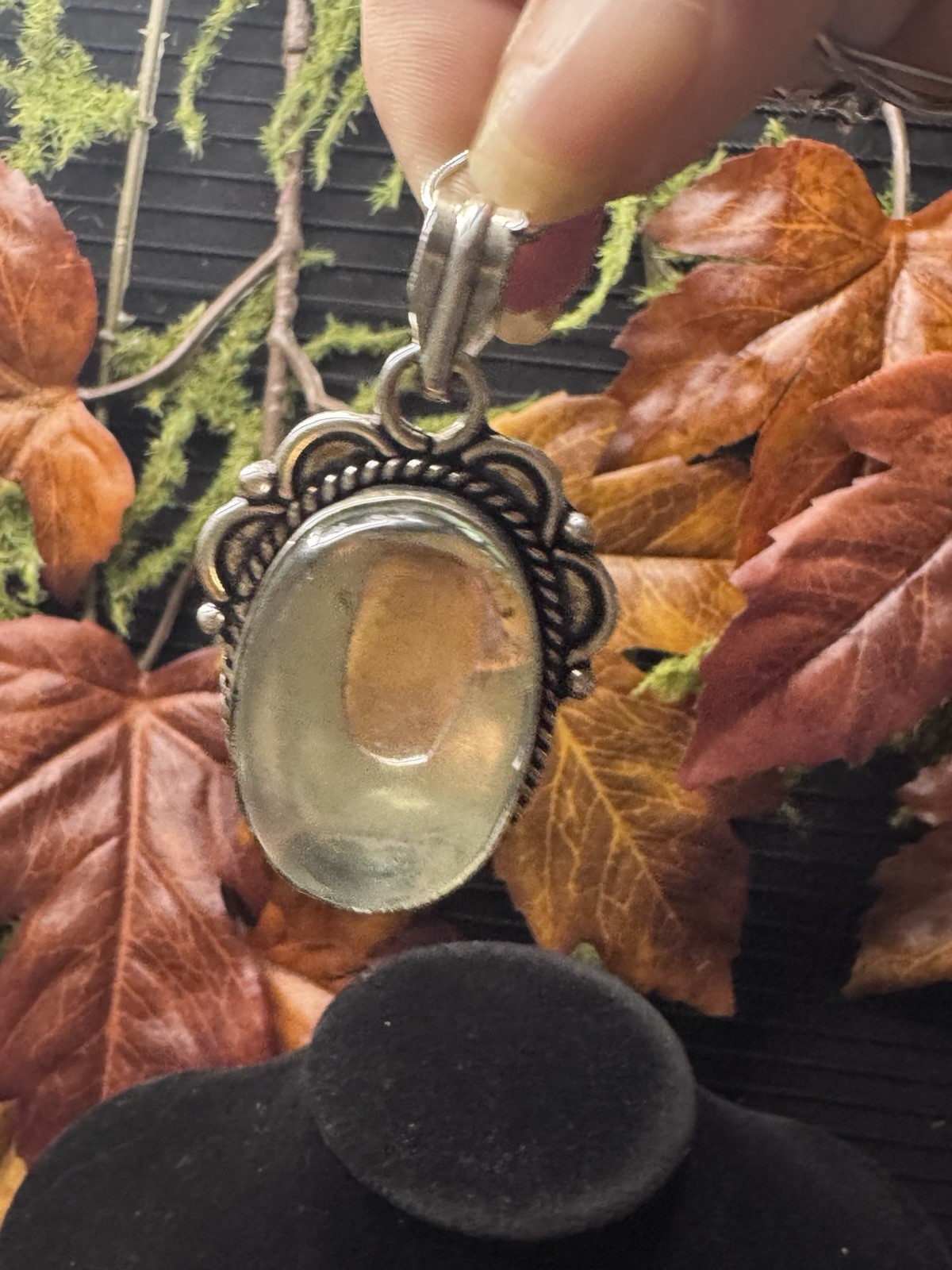 19g Vintage 2” Artisan Silver Tone Quartz Family Cabochon Penda