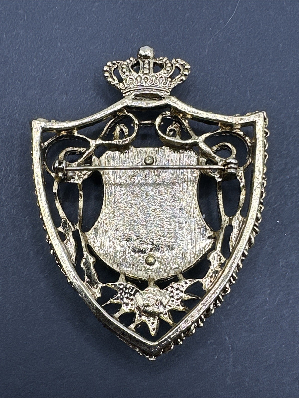Vintage Heraldic Coat Of Arms Brooch J42