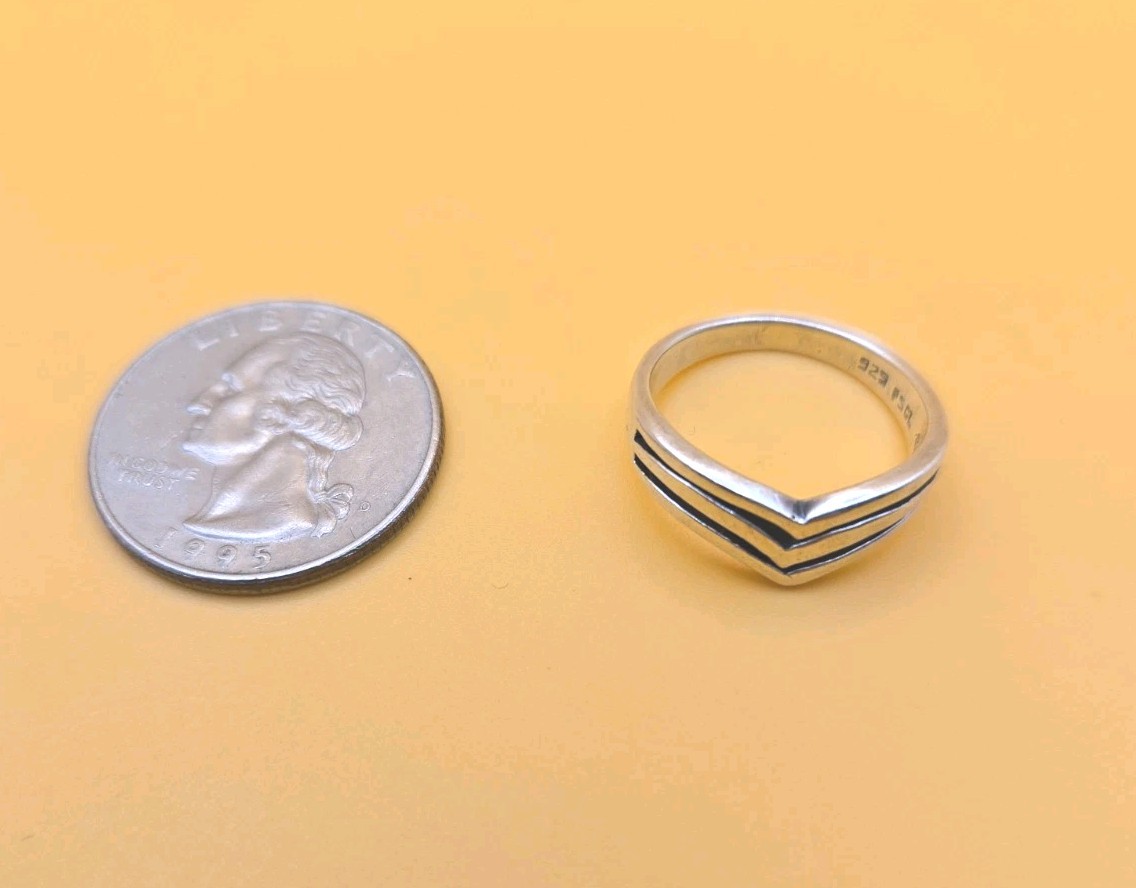 925 PSCL Peter Stone Comp Ltd Chevron Pattern Ring Size 7
