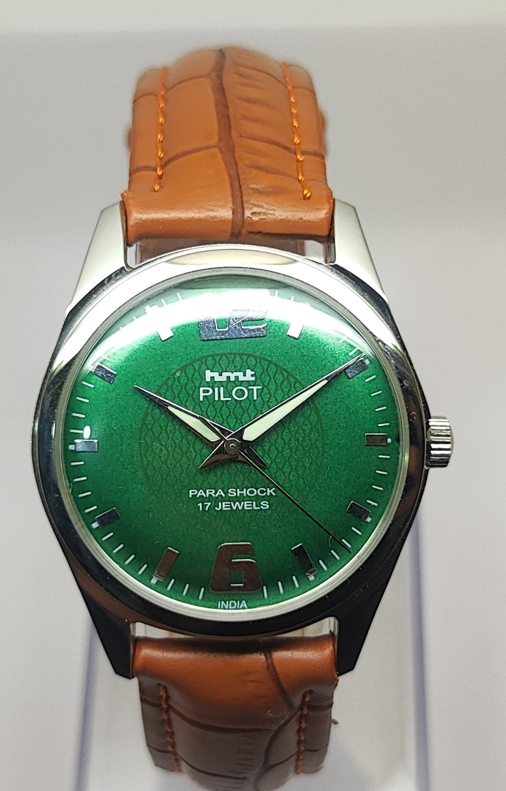 Vintage Hmt Pilot Green Dial 17 Jewels Para Shock Mechanical hand winding Watch