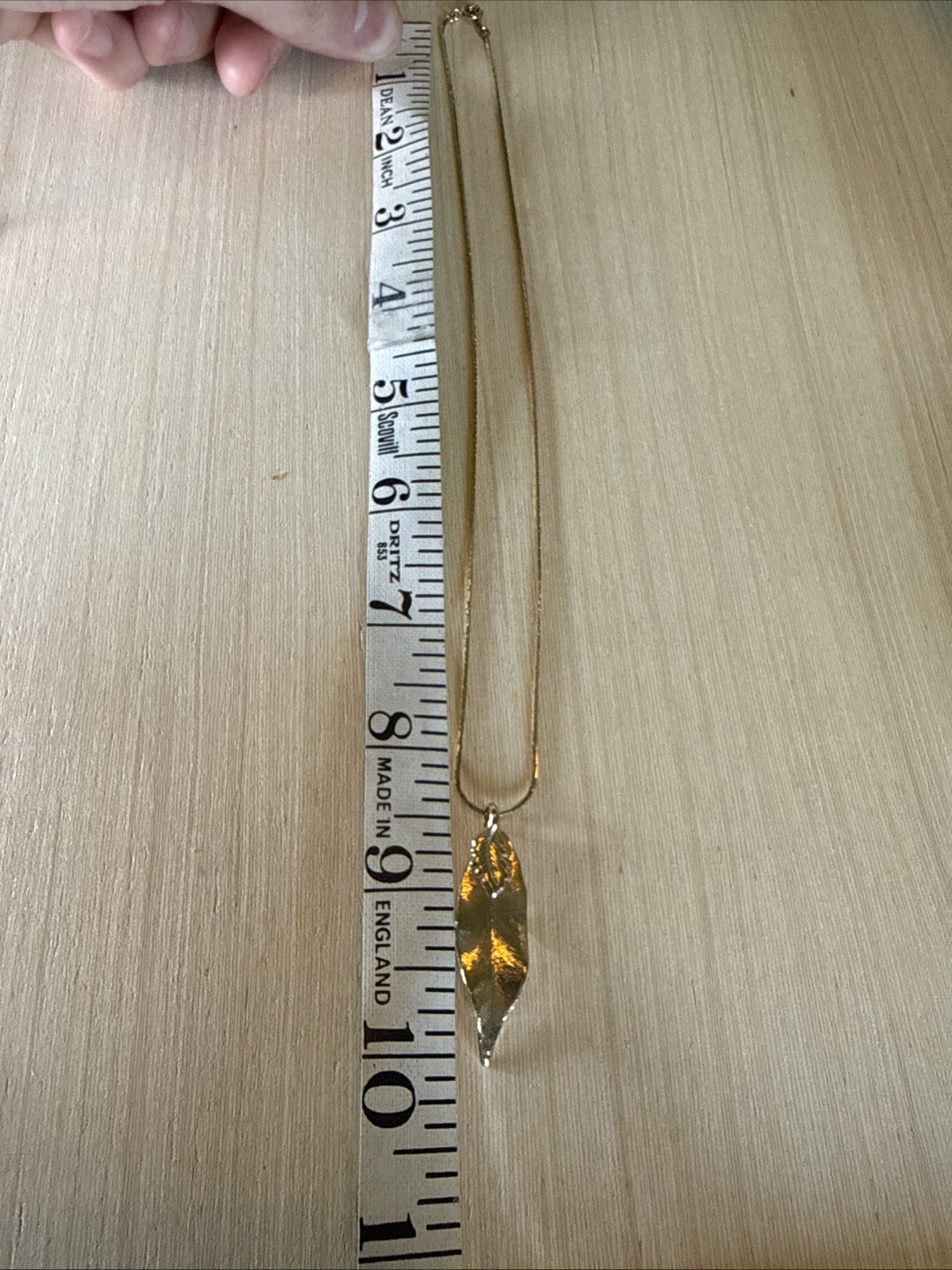 Gold Tone LEAF Pendant Chain Link Necklace