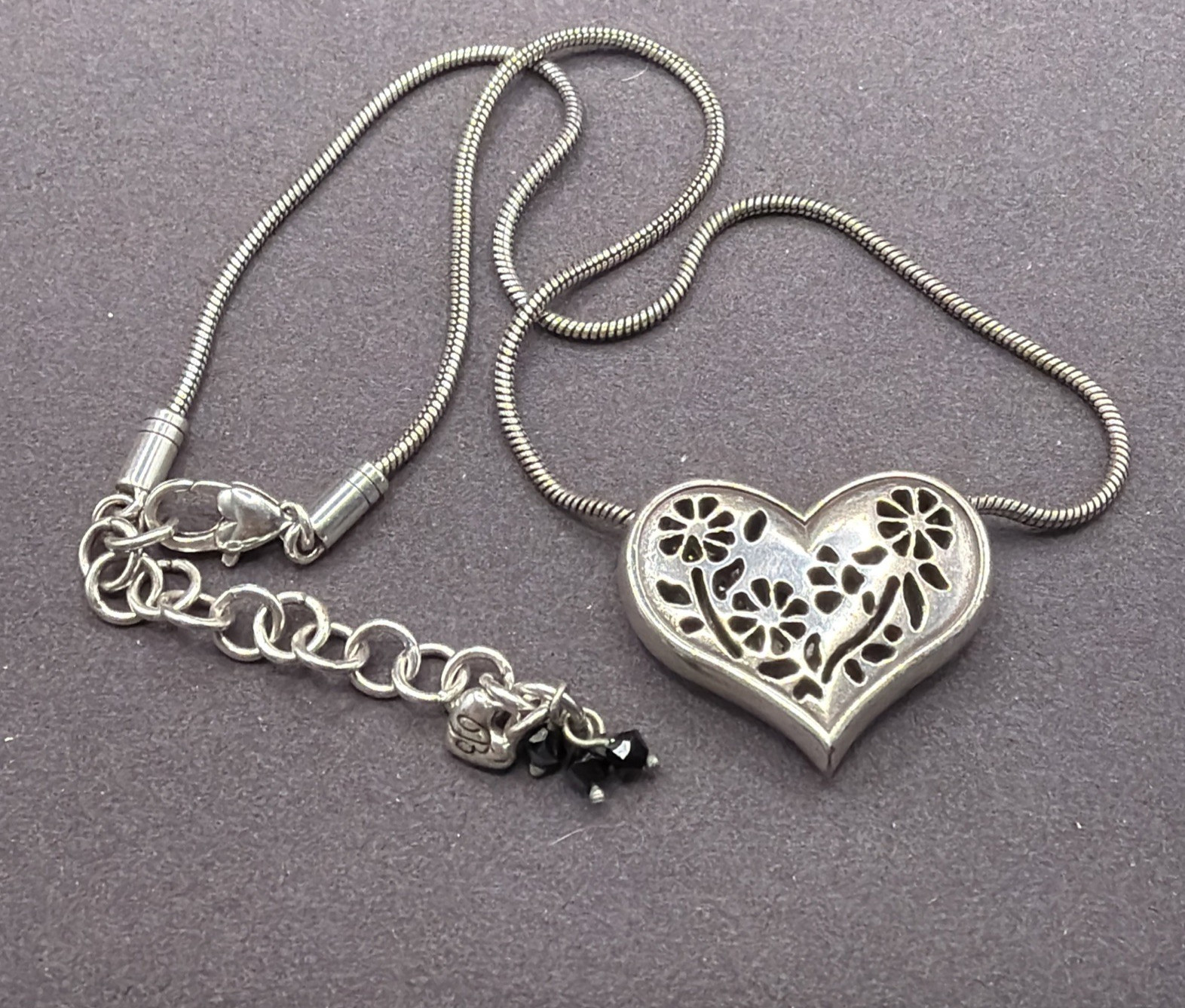 BRIGHTON PRETTY HEART PENDANT FLOWER MOTIF & CHAIN 18″