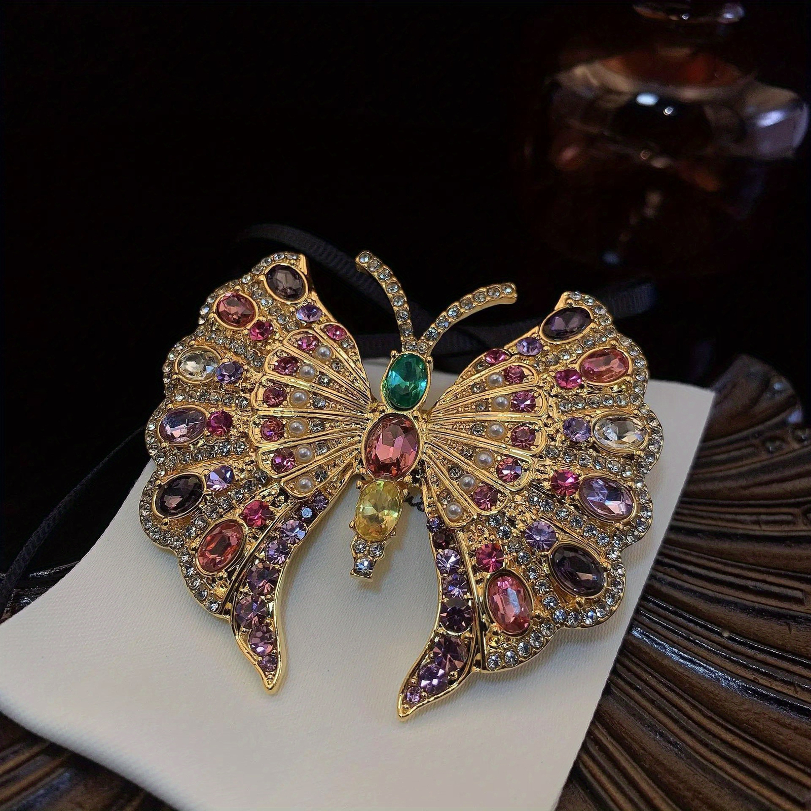 Elegant Rhinestone Butterfly Brooch Pin – Vintage Luxury Style for Women