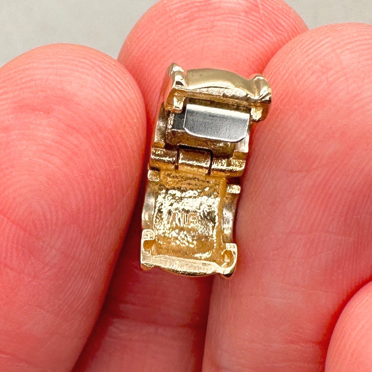 Authentic Pandora Moments 14KT Gold Beveled Clip Charm 585 ALE 750256