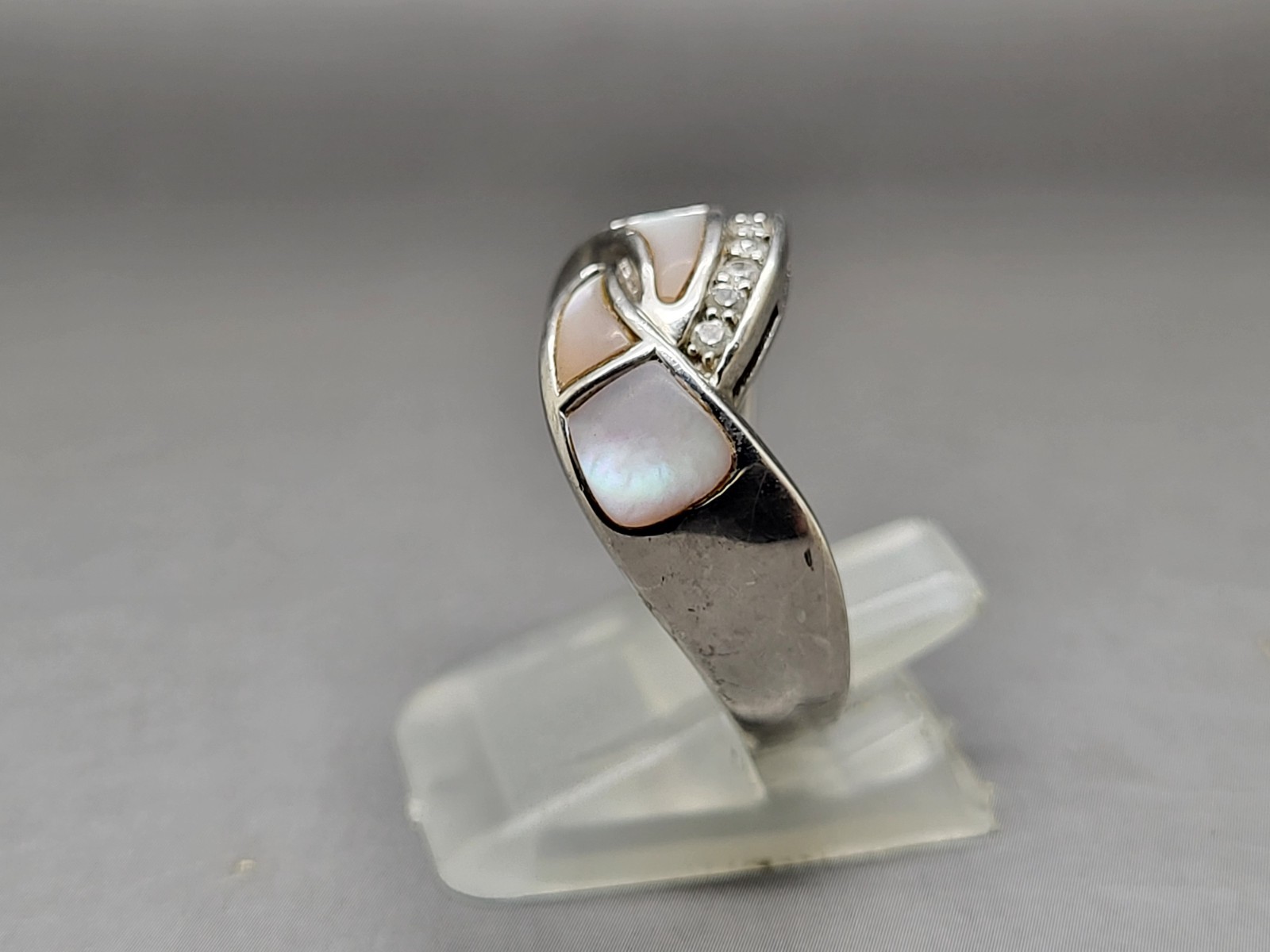 Womans JH Mother of Pearl Diamond Bypass Crossover Cocktail RIng Size 7