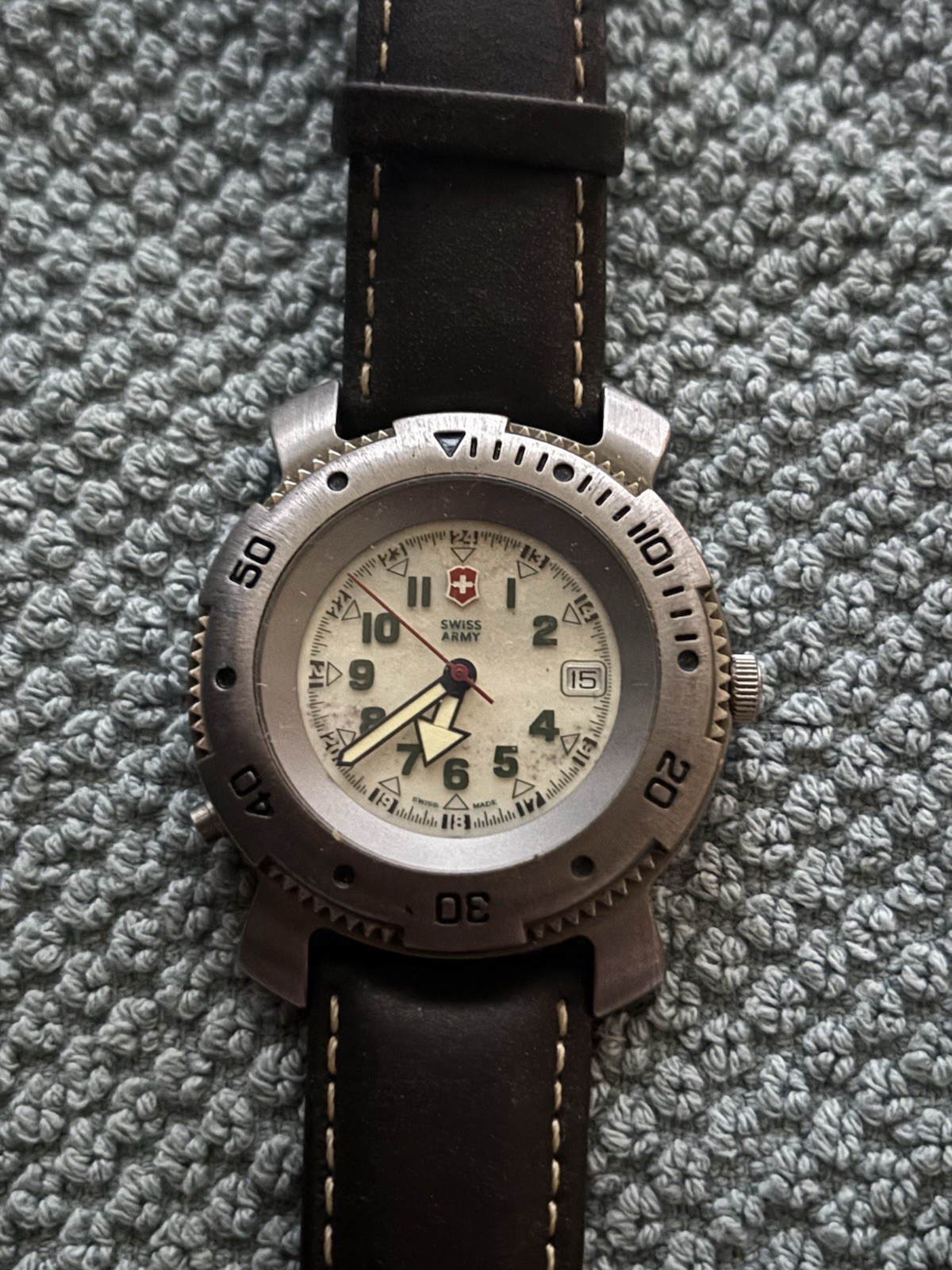 victorinox Switzerland swiss army watch 166 feet water resistant