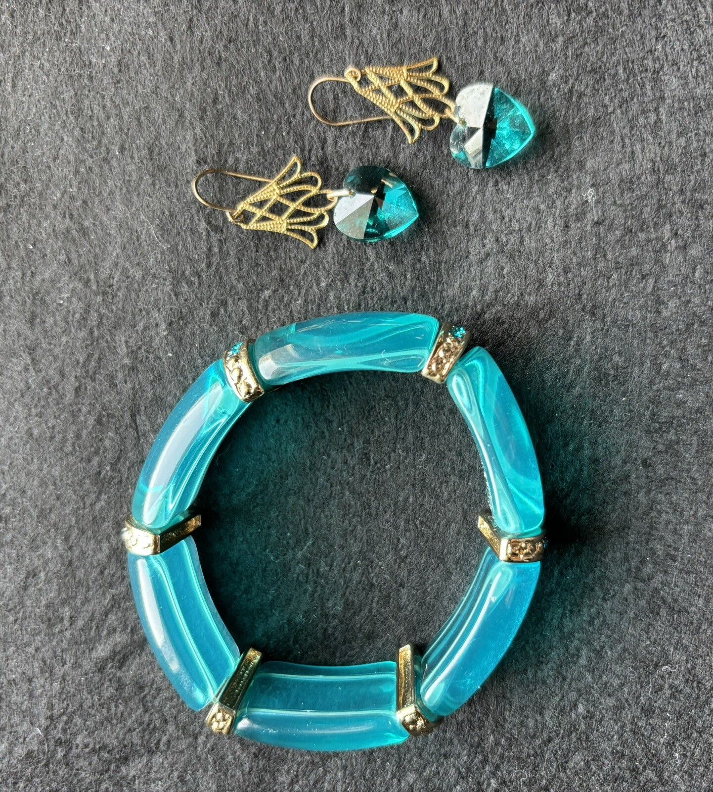 Vtg Bangle Resin & Rhinestone Bracelet W/ Heart Crystal Faceted Earrings Aqua