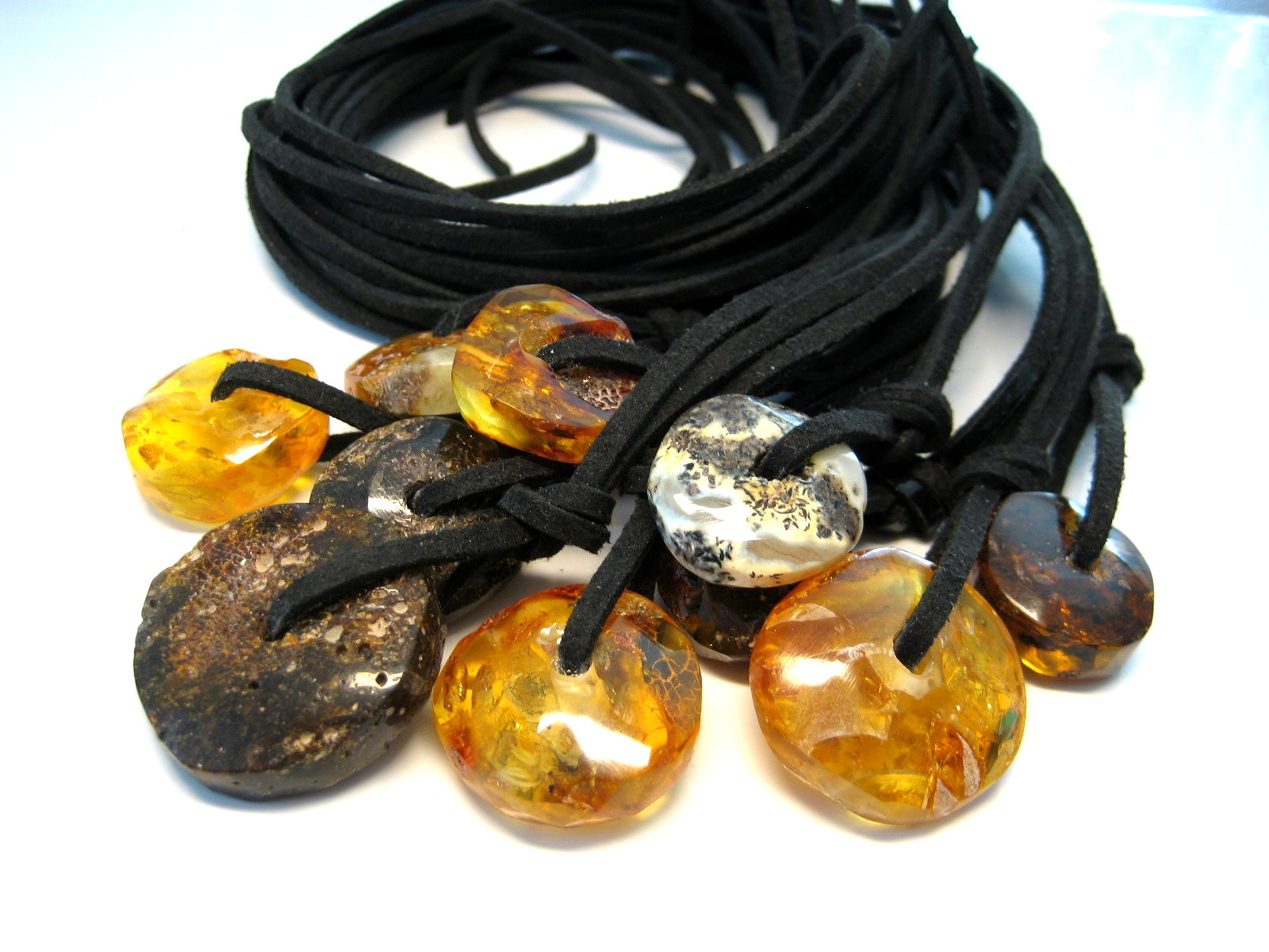 10 items – Genuine Amber Baltic Amber Necklace/Pendant/Amulet !!!