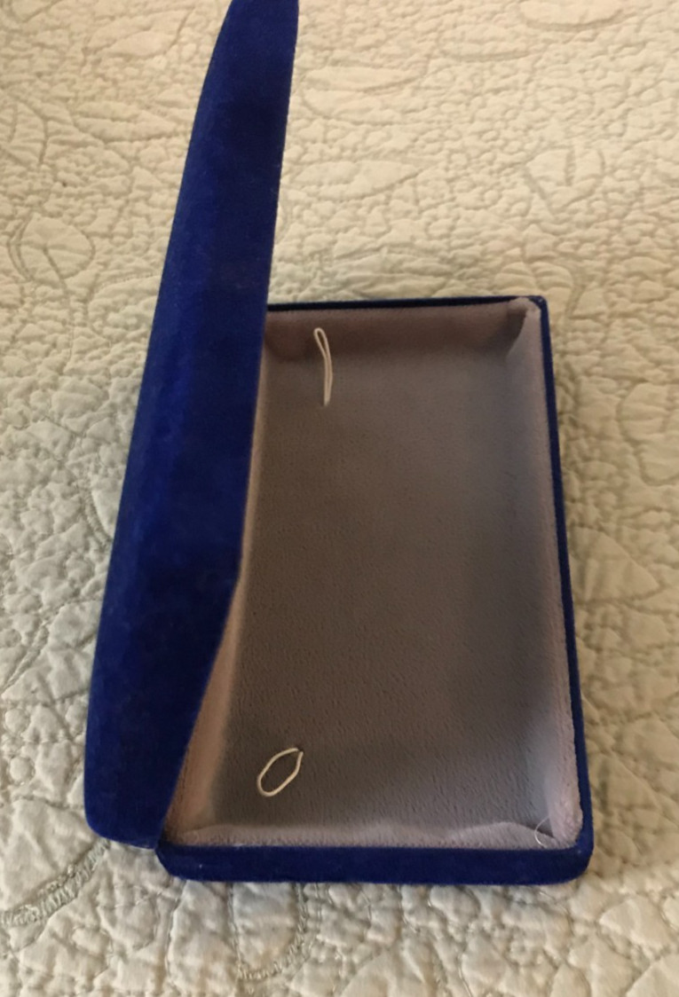 Murata Pearl Blue Velveteen Bracelet Presentation Box