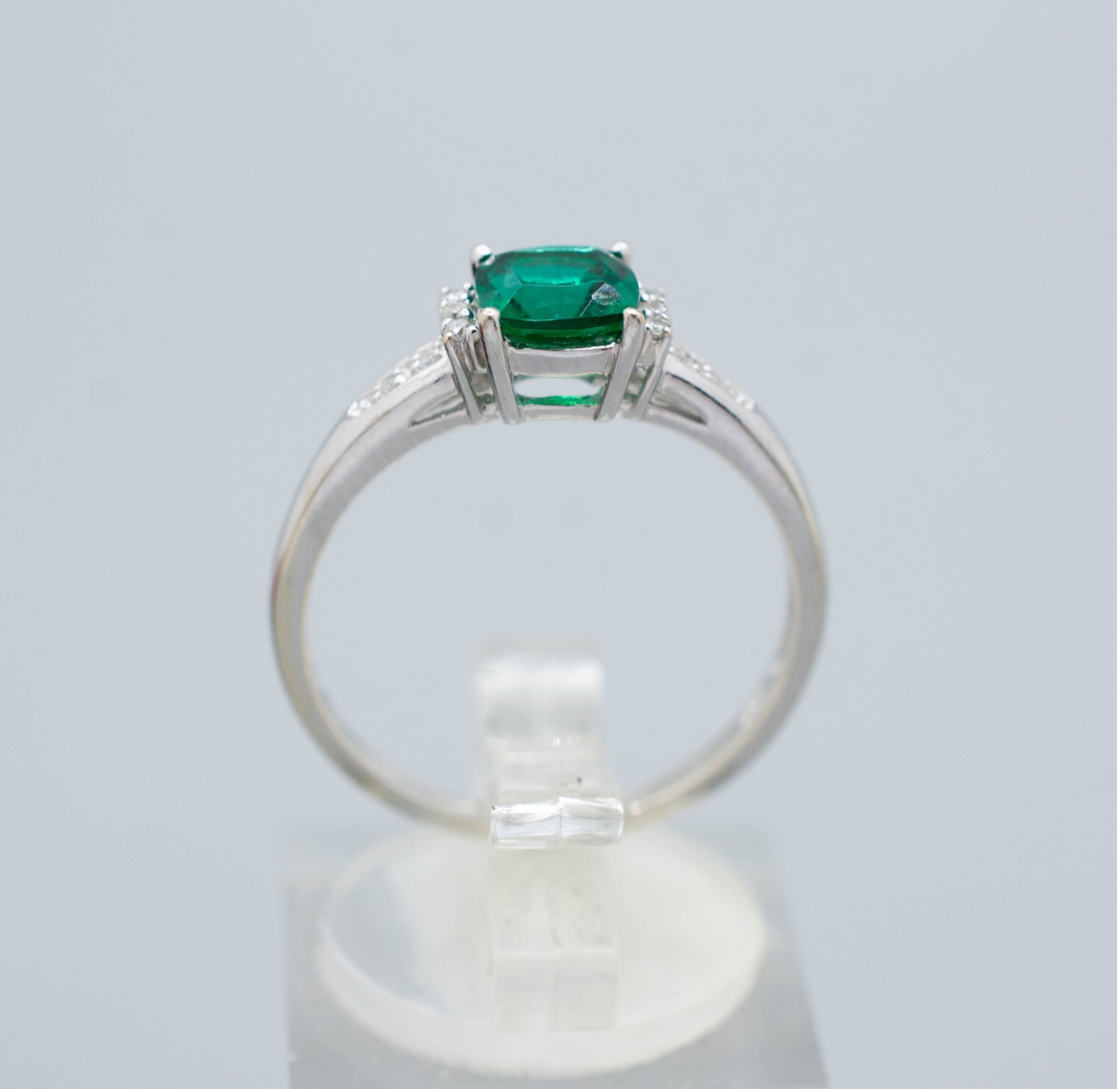 (MA4) 10K White Gold Stone & Diamond Ring .10 ctw 2.4 Grams Size 8.75