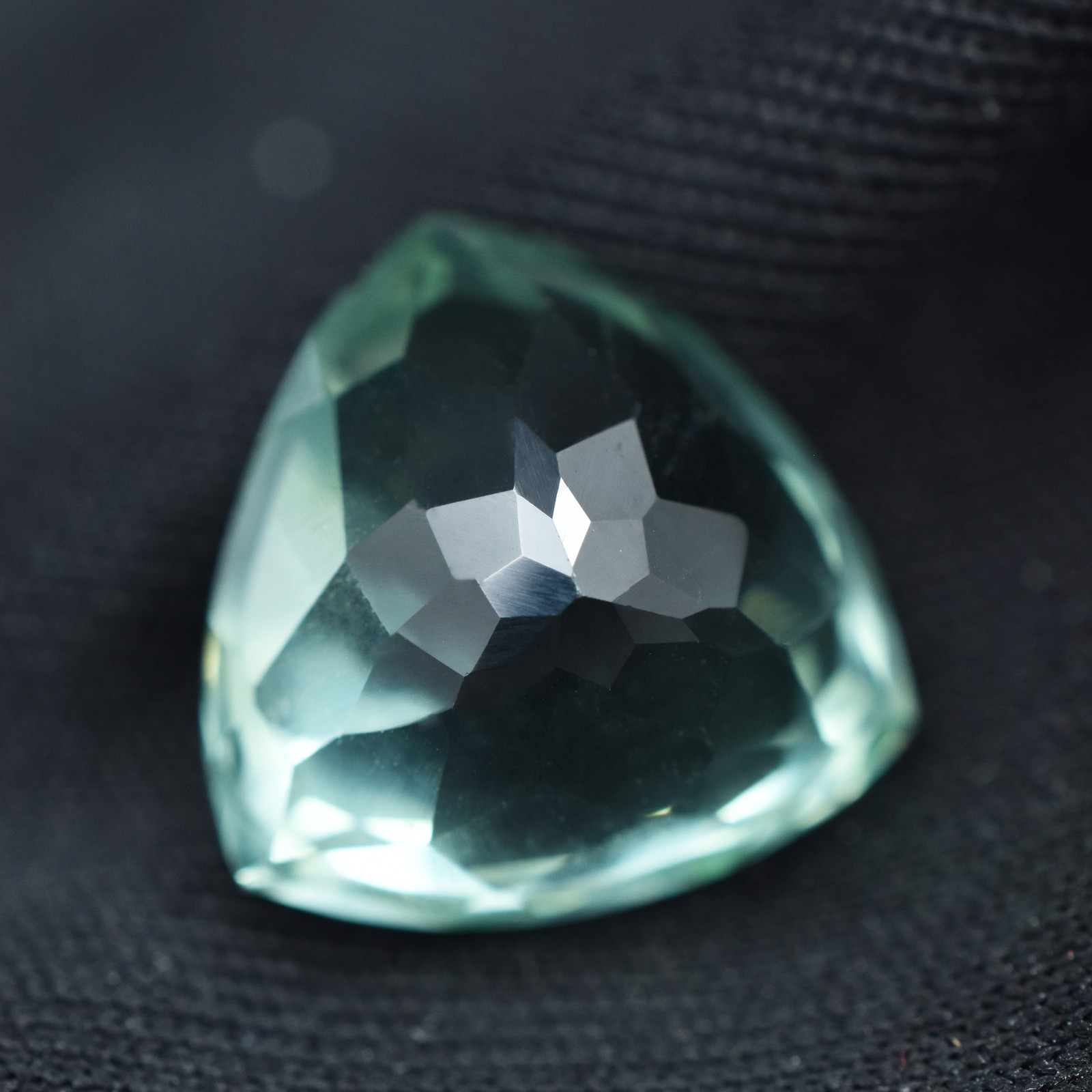 Natural Bluish Green Sapphire Trillion Cut 22.65 Ct Loose Gemstone CERTIFIED