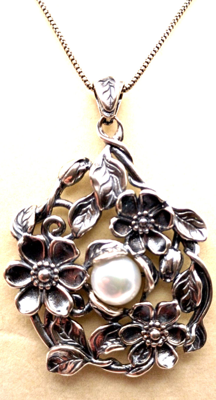 “NEW” PZ Israel Beautiful Sterling Silver Floral /Pearl Italy Necklace # 168