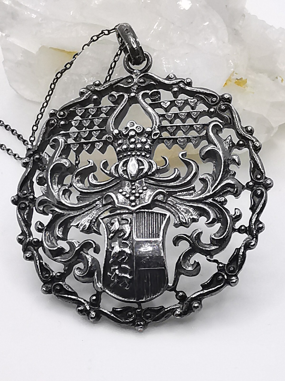 Studatika/pendant coat of arms 900 silver with chain 835 silver 18.1 grams