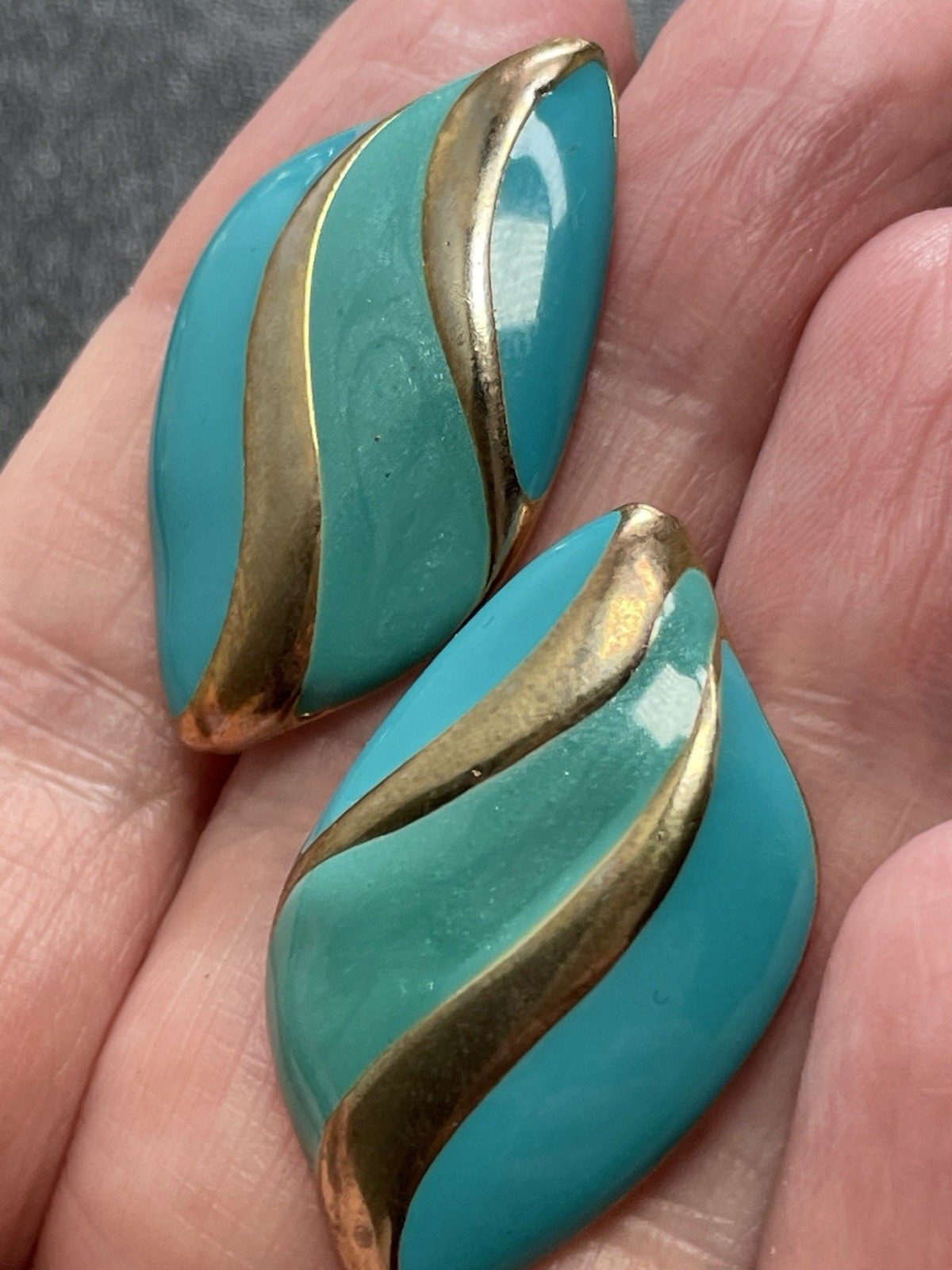 Vintage 1.4” Blue & Green Enameled Gold Tone Abstract Drop Earrings
