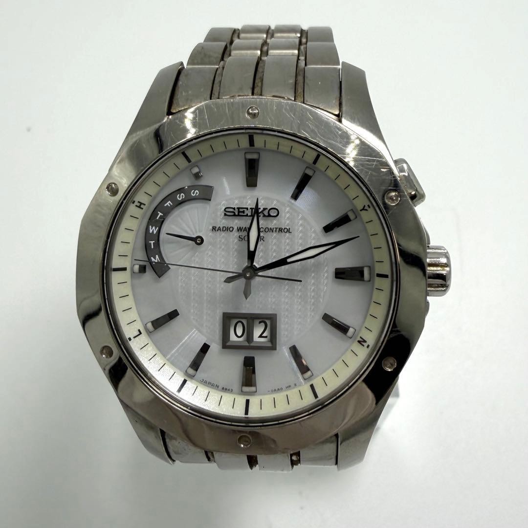 Seiko Brightz 8B43-0AA0 Big Date Solar Wristwatch White Dial Silver