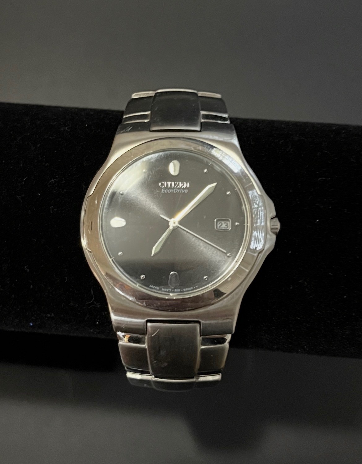 Citizen Eco-Drive Watch Men Stainless Black Dial E111-K16750 36mm Running. READ