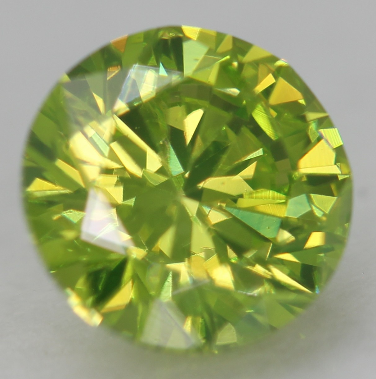 Cert 0.65 Carat Vivid Green VVS1 Round Brilliant Natural Enhanced Diamond 5.52mm