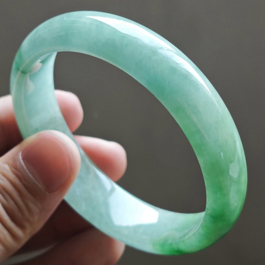 61mm Emerald Green Icy Jadeite Jade Bangle Bracelet Burma Jade Bangle 2167